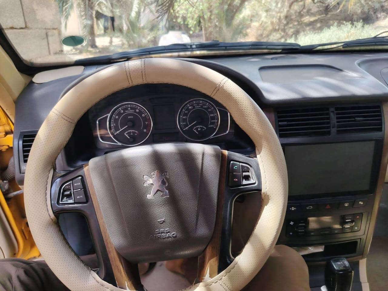 السلام عليكم  بيع مستعجل مستعجل بيجو مديل 81سياره كفاله عامه بيه فحص موجود رقم انكليزي  تبريد شغال سياره جاهزه مكانه ذيقار عارضه ٤٧وبيه مجال لتصال ***********
