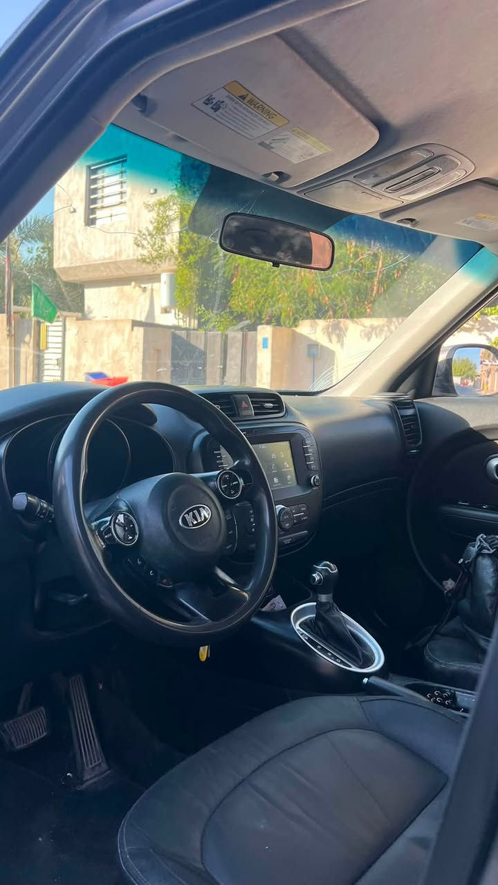كيا صول 2018 وارد امريكي
ماشيه 134km  رقم اربيل 
مواصفات. محرك GDI 2000  ويل 17 شاشه كبيره (ابل كار بلي اندرويد اوتو ) 
وضعيات قياده (سبورت و اقتصادي وعادي ) 
تحكم بشاشة المعلومات 
تحكمات ستيرن 
كامره خلفيه واسعه 
مانع انزلاق 
مثبت سرعه   
نضام صوت  siriusxm 
تحكم بالمري الجانبيه كهرباء 
كشافات  ضباب 
تحكم بالاضائه  شاشة معلومات للسائق(رفع وخفض)
حساس ضغط الاطارات 
جامات اماميه اوتو 

  السياره جاهزه كير ومكينه وحداديه يحاله ممتازه 

تواصل / ***********
