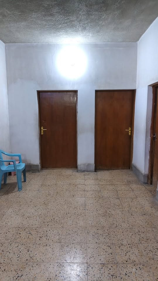 بيت ركن مساحته كبيرة تبلغ (٤٨٠)متر في نهاية نزلة الصناعة في ام العصافير (حي الزهراء) مقابل الشارع الرئيس ، يعني لا يوجد امامه اي بناء ..للأستفسار عن السعر  الاتصال على الرقم 
***********
او الرقم ‏***********‏
