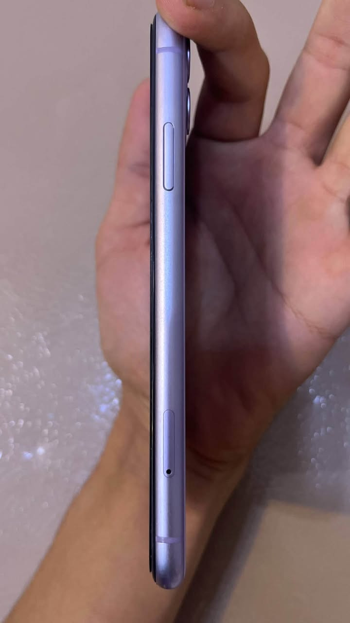 سلام عليكم
جهاز ١١عادي نضيف مثل ماموضح بلصوره حيل نضيف 
بس مبدل بطاريه الجهاز مكفول من كلشي بطاريه بدلتله 
ذاكره ١٢٨ جهاز يخبل مكان الجهاز حله قرب جسر بته السعر٢٠٠وبي مجال لطيبين
الرقم ***********
