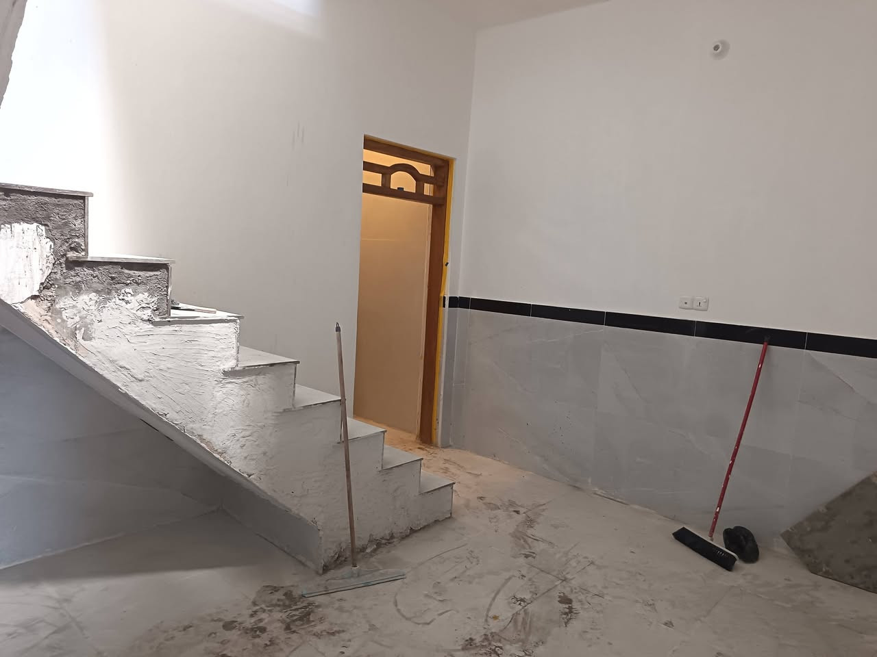 بيت للبيع  حولي مقاطعة ١٤ يم مدرسة الصينية مساحة ١٠٠   بناء حديث محد ساكن بيه  طابق واحد  استفسار اتصال ***********
