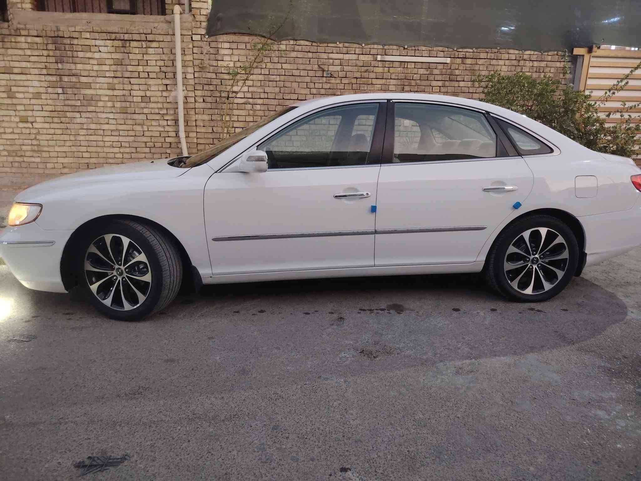 السلام علیکم هوندای ازیره مودیل 2008 سياره خليجي 
 مواصفات مري شفط شایر بل مري تحکمات ستیرن جهتین 
فتحت سقف 
کشنات مخمل  دمام  خلفي بلاتوث تاب جدید رقم بغداد الدولي الجديد بسمی هزه وسنویه جدیده کیر 5نمر محرك 6 سلندر 3300 مكفولات تخم تایر جدید صدر امامی خلفي جديد السعر 93وبيها مجال رقمي الهاتف *********** الشراي نتصل ويدلل
