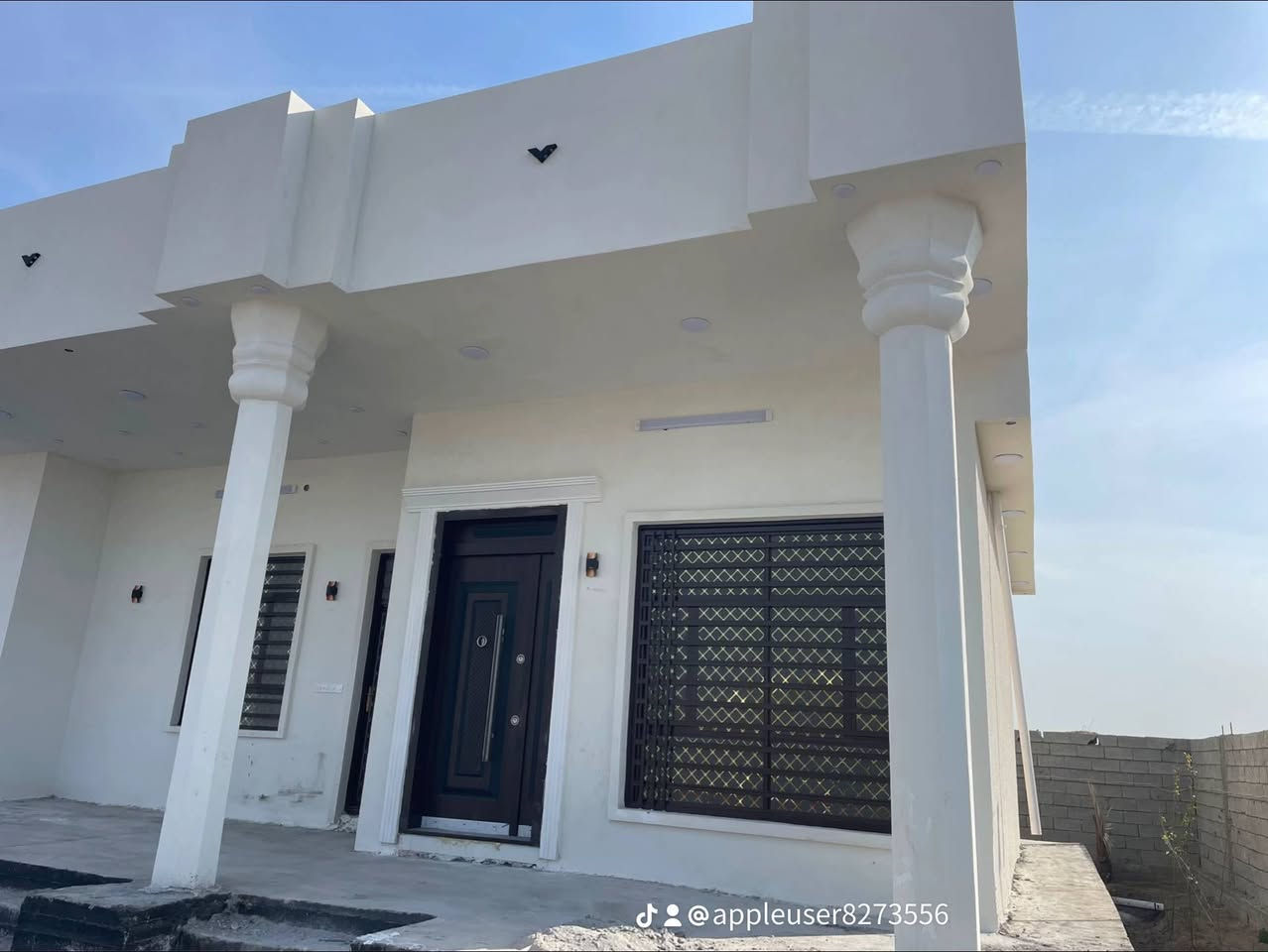 سند 25 طابو الكاظمية تحويل مباشر بأسم المشتري مزرعه 1دونم مع بيت بناء حديث 2024 البيت يحتوي على
سلام عليكم للبيع مزرعه بيت 1دونم 
غرفه منام /واستقبال كبيره /ومطبخ وهول 
البيت بناء حديث الارضيه بورسلين والبيت موثث 
المزرعه مخدومه بالكامل خطين كهرباء خطين ماء 
تحتوي على نخيل وبعض الحمضيات ومنضومه سقي وبئر ماء حلو وادوات منزليه ...مزرعه فول فول جاهزه لسكن العوائل أو تصلح شاليهات وبعد بيها مواصفات أكثر / العنوان بغداد التاجي سبع البور/استفسار ‏‪***********‬‏
سند 25 طابو الكاظمية تحويل مباشر بأسم المشتري مزرعه 1دونم مع بيت بناء حديث 2024 البيت يحتوي على
