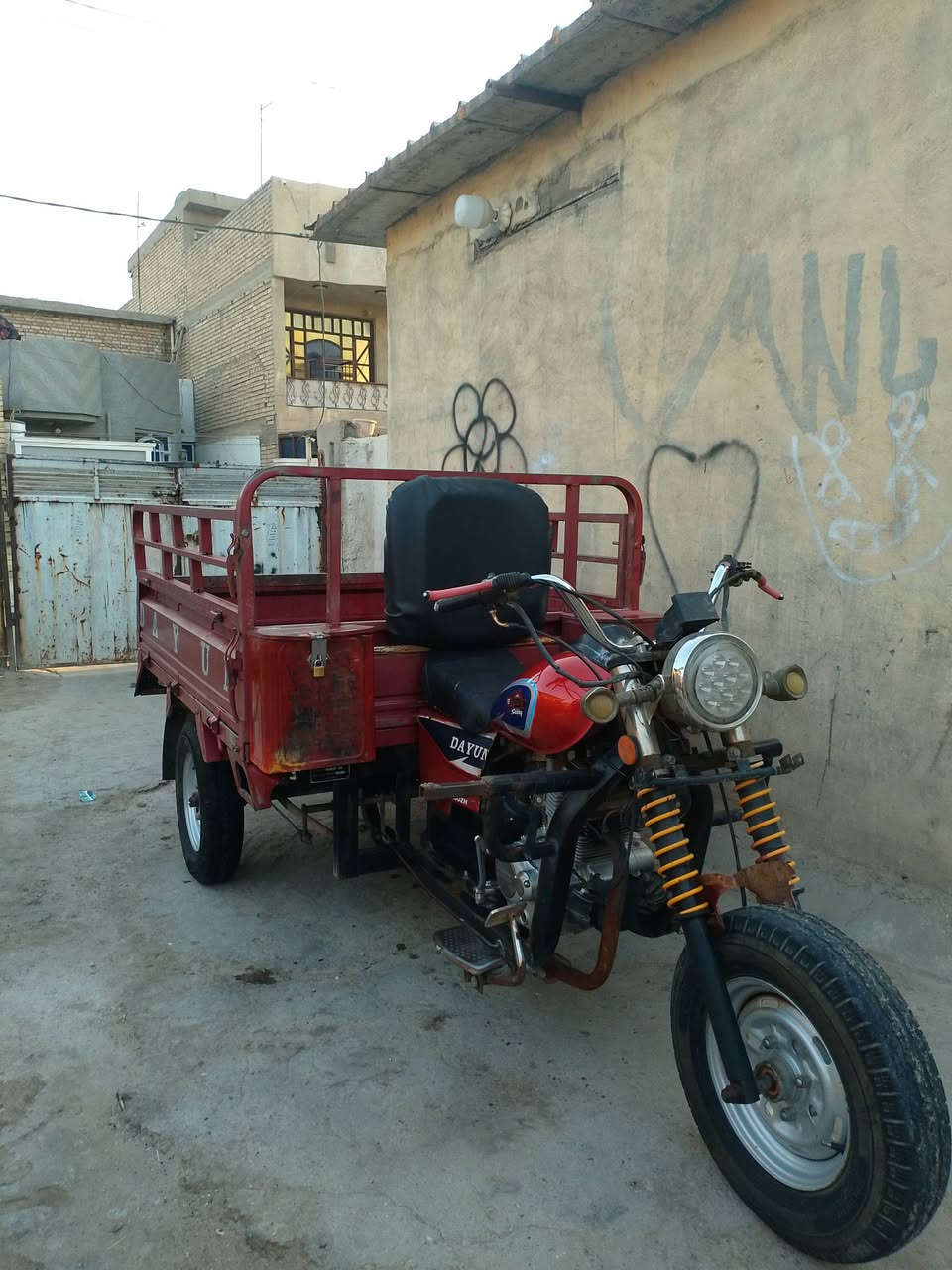 السلام عليكم شباب ستوته
دايوان للبيع موديل 16 
السعر مليون ونص بيها مجال
بغداد البياع
تقاطع درويش رقم الموبايل ***********
