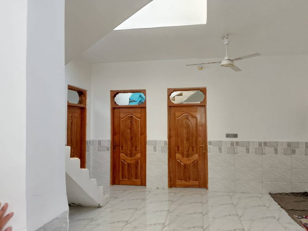🏠 للبيع بيت بناء حديث 2025 طابو زراعي
📐 المساحة: 600 متر
📜 طابوك جمهوري
🏗️ صب كونكريت
🧱 بناء حديث 2025 وشغل فول
🛣️ تخارج على شارع 12

🔹 البيت يحتوي على:مساحة بناء 250م
• غرف 4
• صالة 
• مطبخ
• استقبال 
• كاشي وسيراميك
• تشطيب حديث وشغل فول

💰 السعر: [واتساب ]
تسليم مفتاح مع ابوب غرفه حمامات
الاستفسار ***********

🔥 بيت جديد 2025 شغل فول ومواصفات ممتازة، جاهز للسكن.
