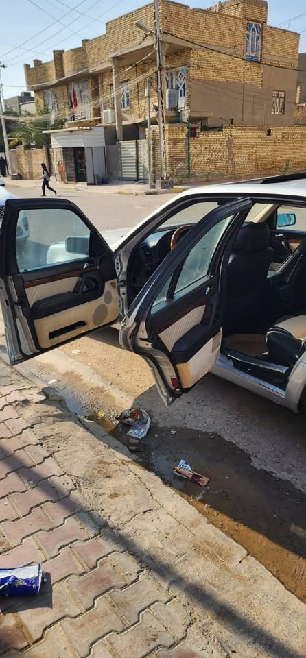 مارسدس شبح باب قصير موديل 92  مصبوغة عام للجمالية رقم بغداد تحويل ثاني يوم محور كير ومكينة vvt_i 3000 السيارة عليها ادامة كاملة باتري جديد نوزلات جدد بلكات جدد مجاول جدد صدر جديد تبريد شغال وكل كهربائياتها شغالة 
المواصفات 
1_ سلايد روف جام 
2_ تحكم كشنات 
3_ كشنات جلد 
4_ تحكم مرايات 
5_ كامرة داورة
6_ شاشة اندرويد 
وبيها بعد مواصفات معروفة للشبح
السعر 80 ورقة وبيها مجال 
التواصل خاص او على رقم الهاتف 
***********

