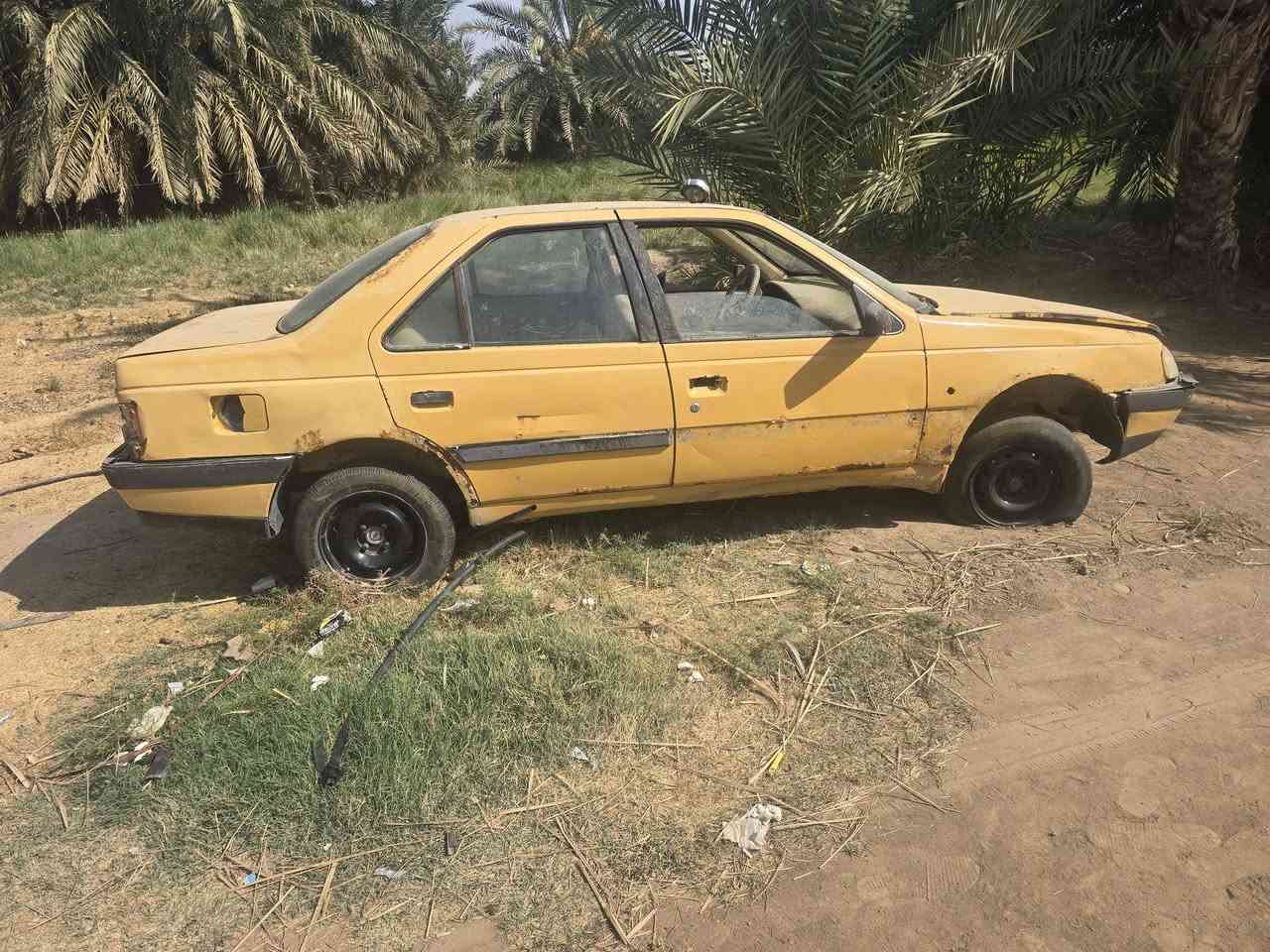 السلام عليكم بيجو للبيع بيهه ارقام وسنويه بيهه عطل بل كير السعر ب٨٥٠ وبيهه مجال للستفسار *********** مكان سياره المملحه
