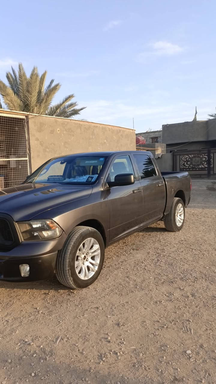 سلام عليكم للبيع او لمراوس دوج رام 2023
8سلندر باب طويل بدي قصير 
4×4
رقم بغداد ماشيه 48الف 
رقم الهاتف ***********

