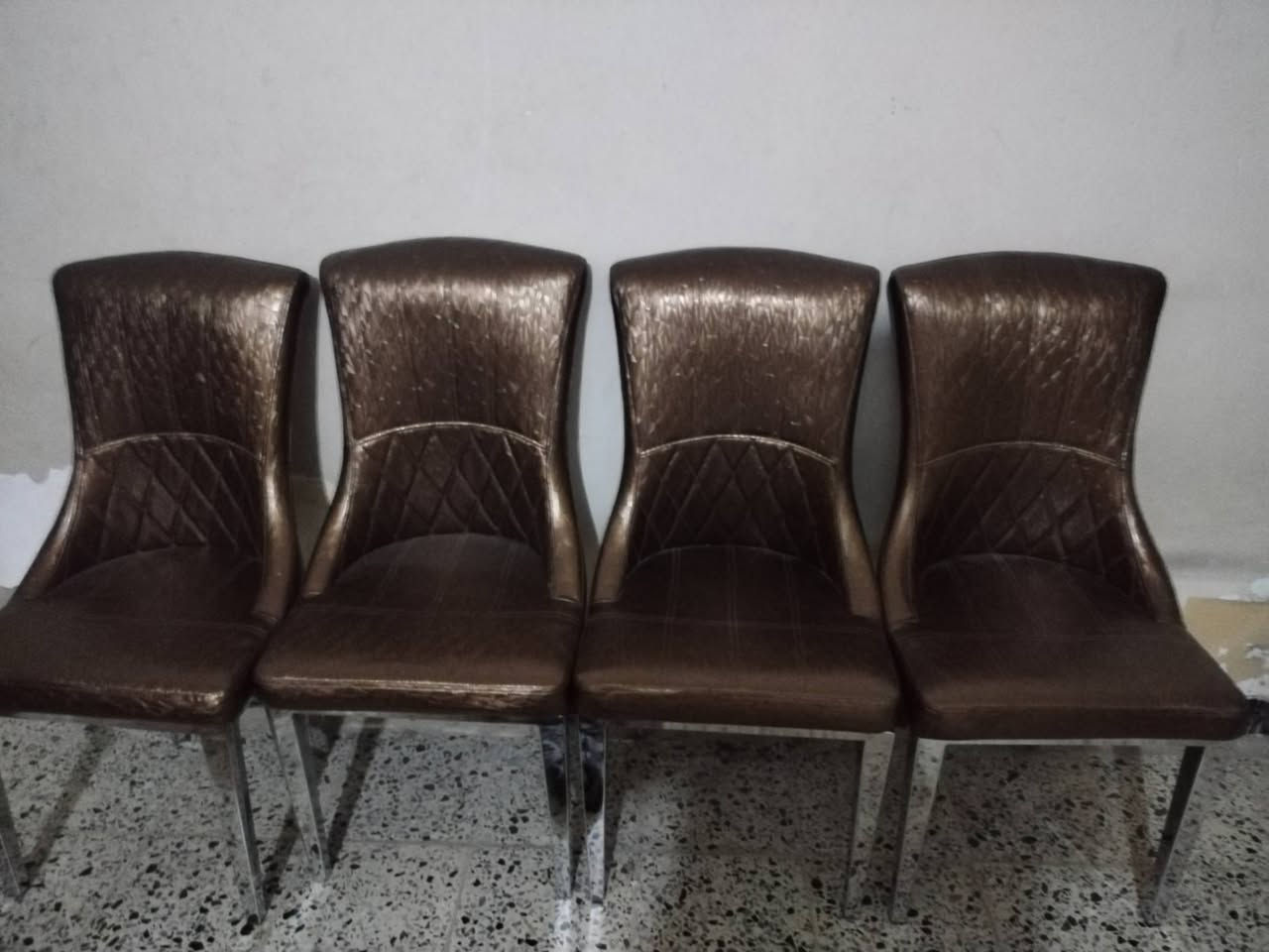 ***********
شراي يتفضل واتساب
مجمده كلش جديده
ميز طعام مرمر اربع كراسي
عنوان بغداد زعفرانيه

