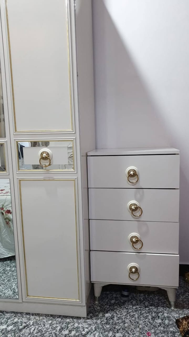 غرفه تركيه للبيع لون ابيض ومذهبه اخت الجديده سعر 600 وبيها مجال

للاستفسار يتواصل ويه هذا الرقم  ***********
