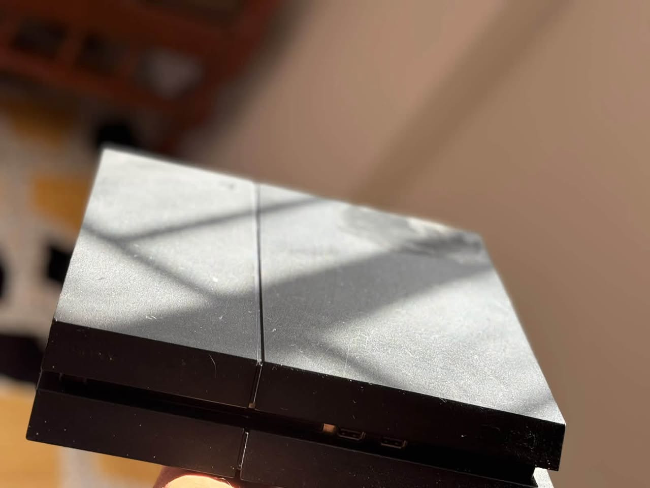 بلايستيشن 4 (PS4) للبيع 🎮
الملحقات:، 2 يد تحكم (وحدة بكرتونتها)، كيبل باور، وكيبل HDMI.

 الإضافات: أقراص ألعاب أصلية (Detroit + Horizon).  

 النظام والحالة: إصدار النظام 13.52 (الجهاز نظيف، أونلاين ولم يُهكر أبداً، وقابل للتهكير). شغال تمام، ومفتوح للتنظيف فقط (بدون أي أعطال أو صيانة سابقة).

 السعر: (200.000) الف

 المكان: الدورة / او عرصات الهنديه  

 التواصل: (***********) واتساب فقط
