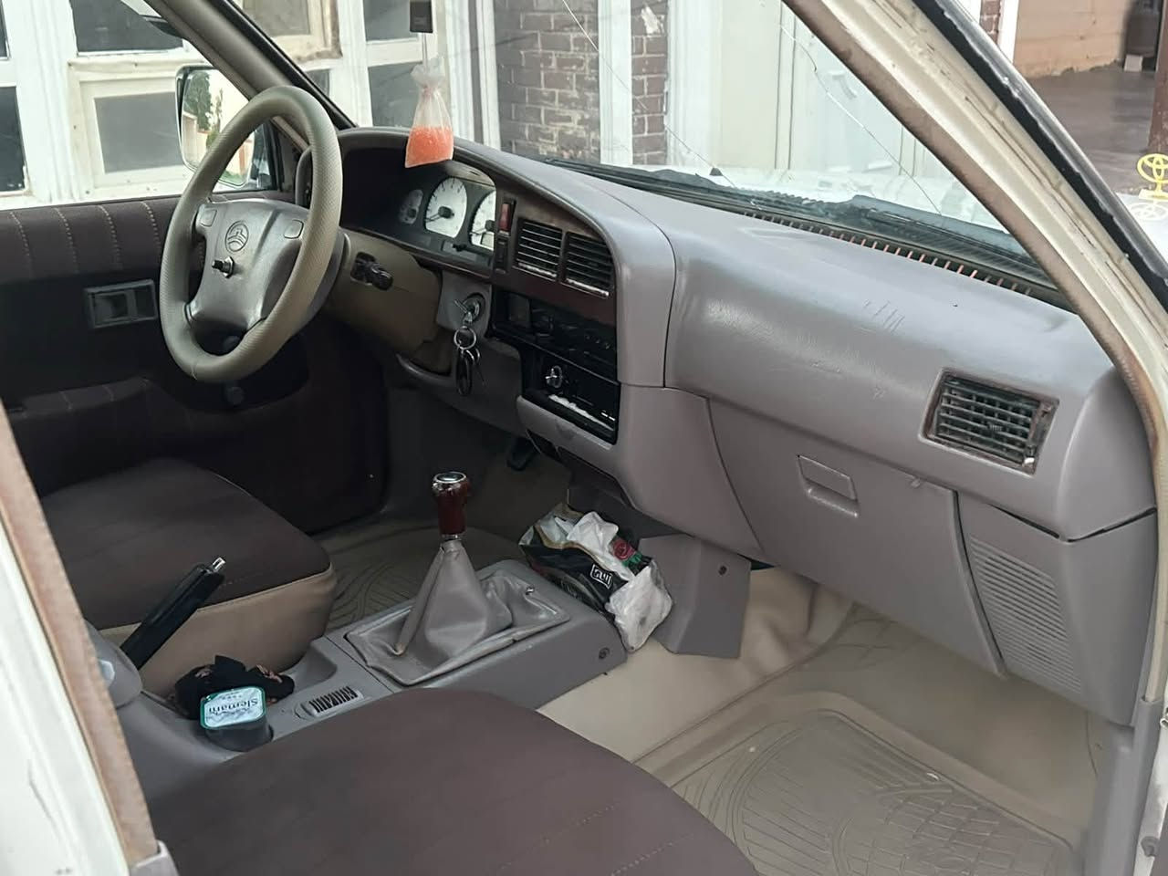 مۆدیل 2006
مەکینە کابلیتەر 
بەشەرت سبوخی نییە 
4 تایەی لۆکی لەژیرە
رەقەم بغداد بەشەرت
***********
