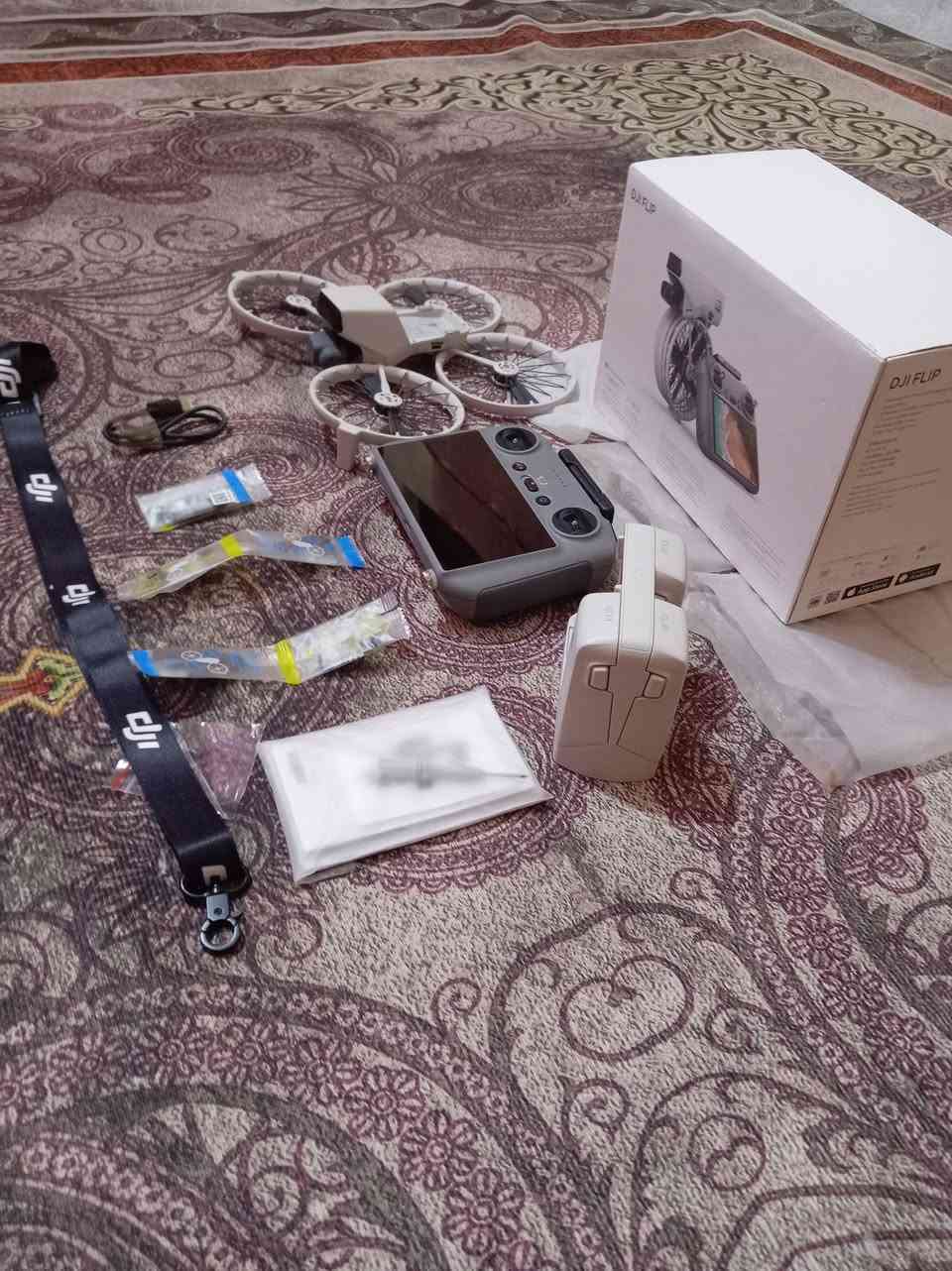 سلام عليكم شباب طياره درون فلب اللبيع نضافه 100سعر خاص رقم وات ساب ***********
