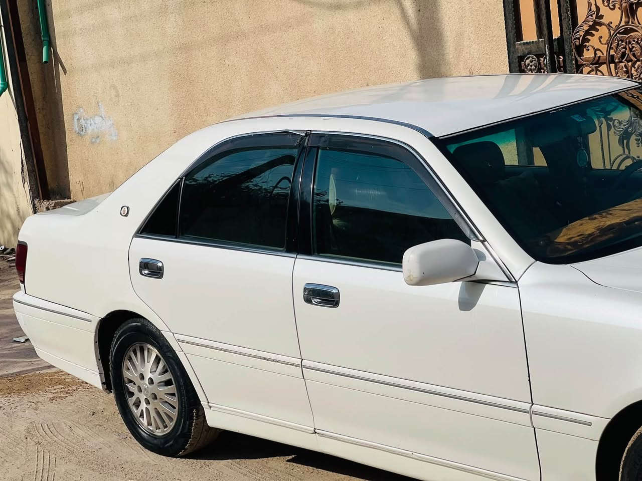أبيض • شاشة آبل أندرويد • دخول جديد