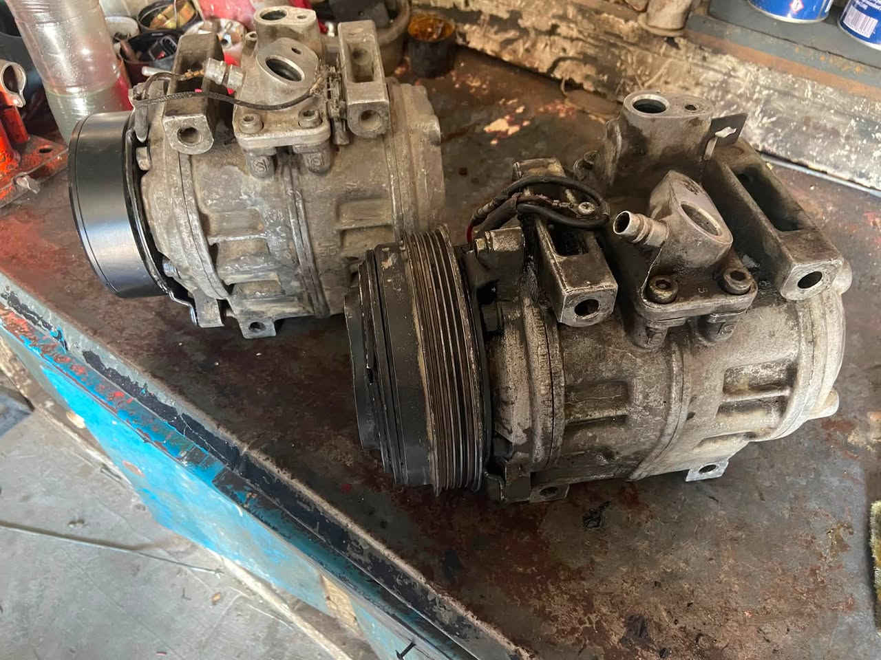 السلام عليكم غواص كوستر للبيع كمبريسر عدد 2 علة وضعهن ما اعرف شبيهن سعرهن 300  / وجه كمبريسر كلج كامل 3 قطع50الف  /بور ستيرن 40 ألف  /جوبيتر اصلي 40/الاستفسار  الاتصال *********** /كلمن وسعرة مكان بغداد
