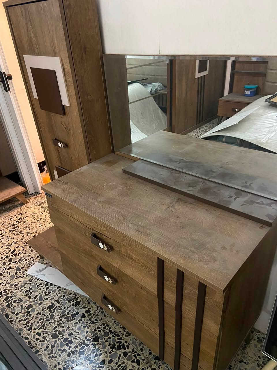 غرفة نوم للبيع
بغداد الجديدة النعيرية
***********
