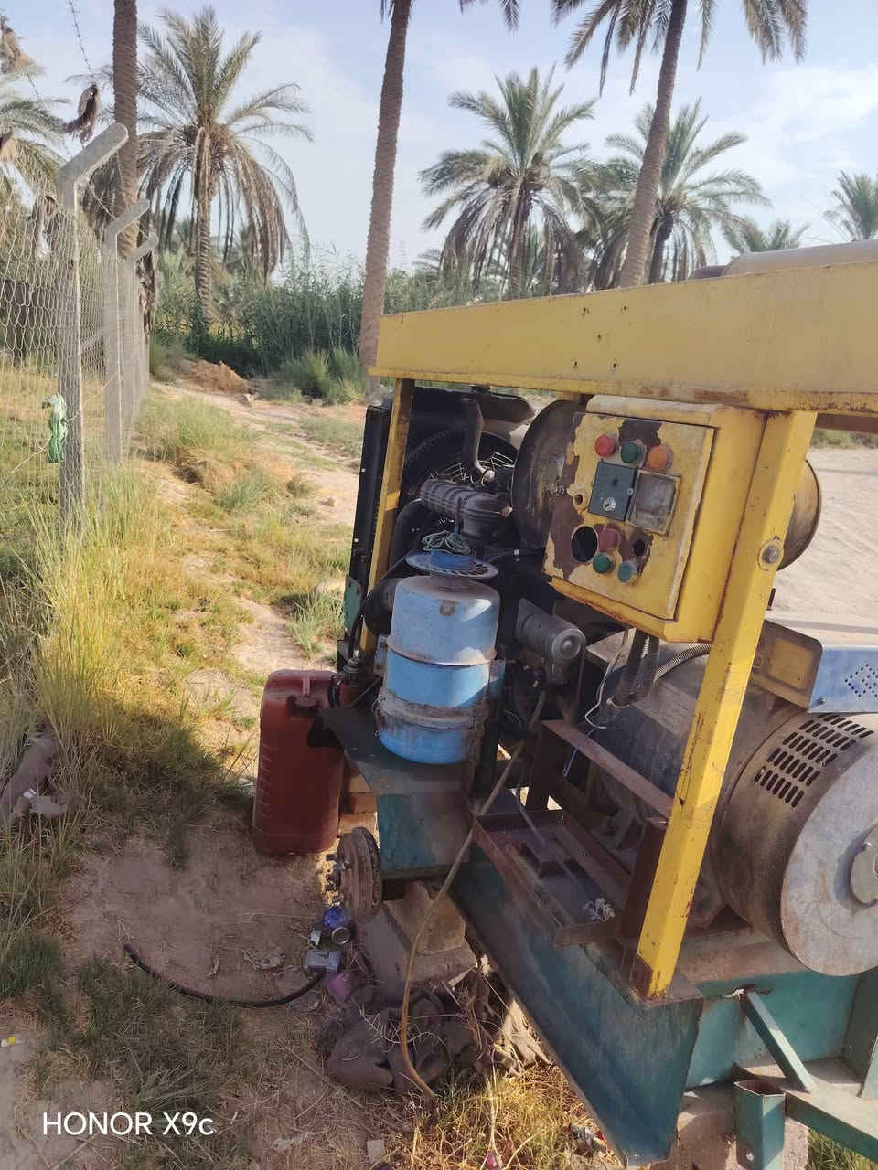 السلام عليكم مكلف بل نشر موالدة البيع سعرها 15 ورقة وبيها مجال مكاني بابل رقم رعيها ***********

نص مكتوب في الصور:
- HONOR X9c