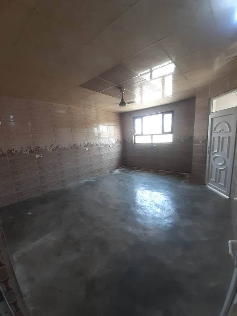 طابق ثاني للايجار سعر 200بي مجال البيت متكون2غرف نوم مع هول ومطبخ استقبال وبيتونه عنوان قادسية قريب قرب جامع صابر گردي مساحة البين 180متر للتواصل والاستفسار التواصل عبر الرقم الهاتف *********** كركوك, العراق
