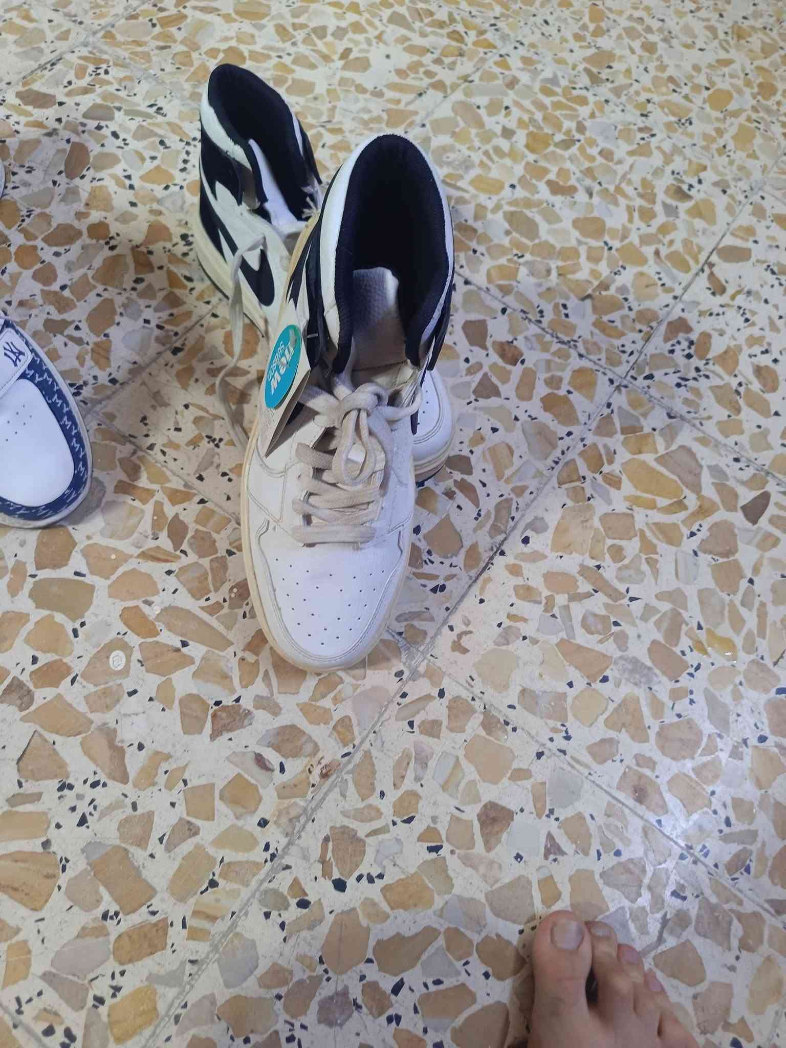 احذية رياضية • مقاس ٤٤ • بغداد الجديده النعيريه