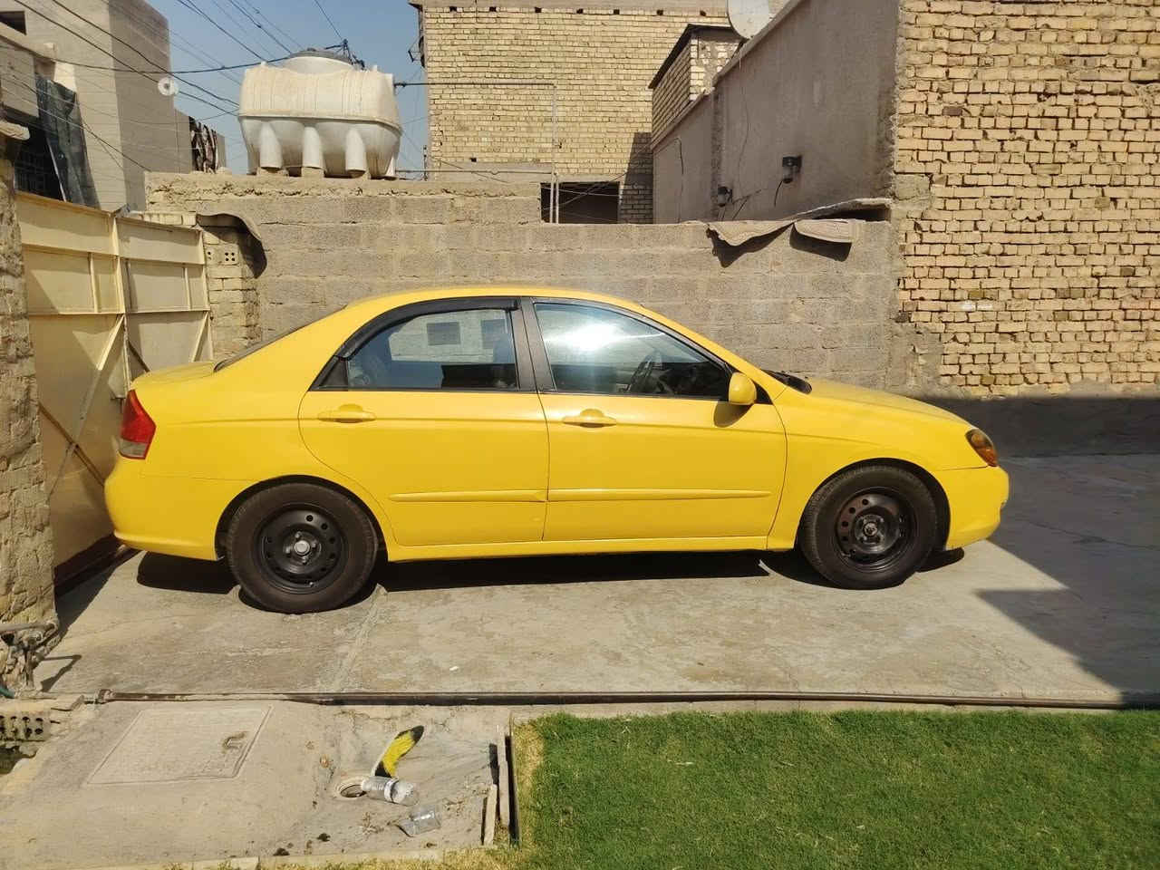 سلام وعليكم كيا سبكترا 2009 امريكي محرك 2000 حادثها جاملغ ايمن فقط بدون دواخل الباقي مكفول شواصي وتكم ولغد وحوض كله بلاد شركه باتري تخم تاير دوشمه تبريد تدفئه كله جديد هيئه غرمات صفر بسمنه السياره 
*********** وات ساب 
مكاني بغداد الدوره 65 بيها مجال قليل
