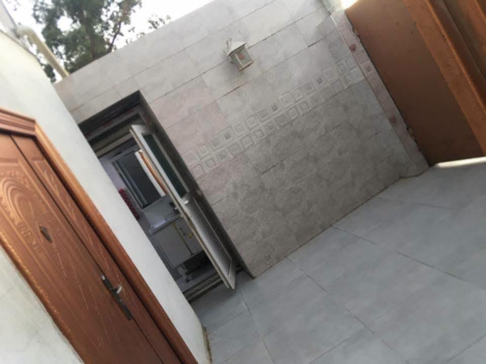 🏘️ دار للبيع في خانقين 🛑
فرصة مميزة بموقع تجاري داخل🛑 السوق
📍
 الموقع: – جانب🛑 الجوازات، مقابل الحسينية الكبير

📐 مساحة البناء: 200 م²
🏠 التفاصيل:
ركن بواجهة 20 م🛑 
نزال 10 م
غرفتا نوم (واحدة ماستر)💒 
هول
مطبخ
استقبال خارجي
📜 جنس العقار: إدارة محلية
✨ مناسب للسكن أو للاستثمار 
📞 للاستفسار واتساب: ***********
