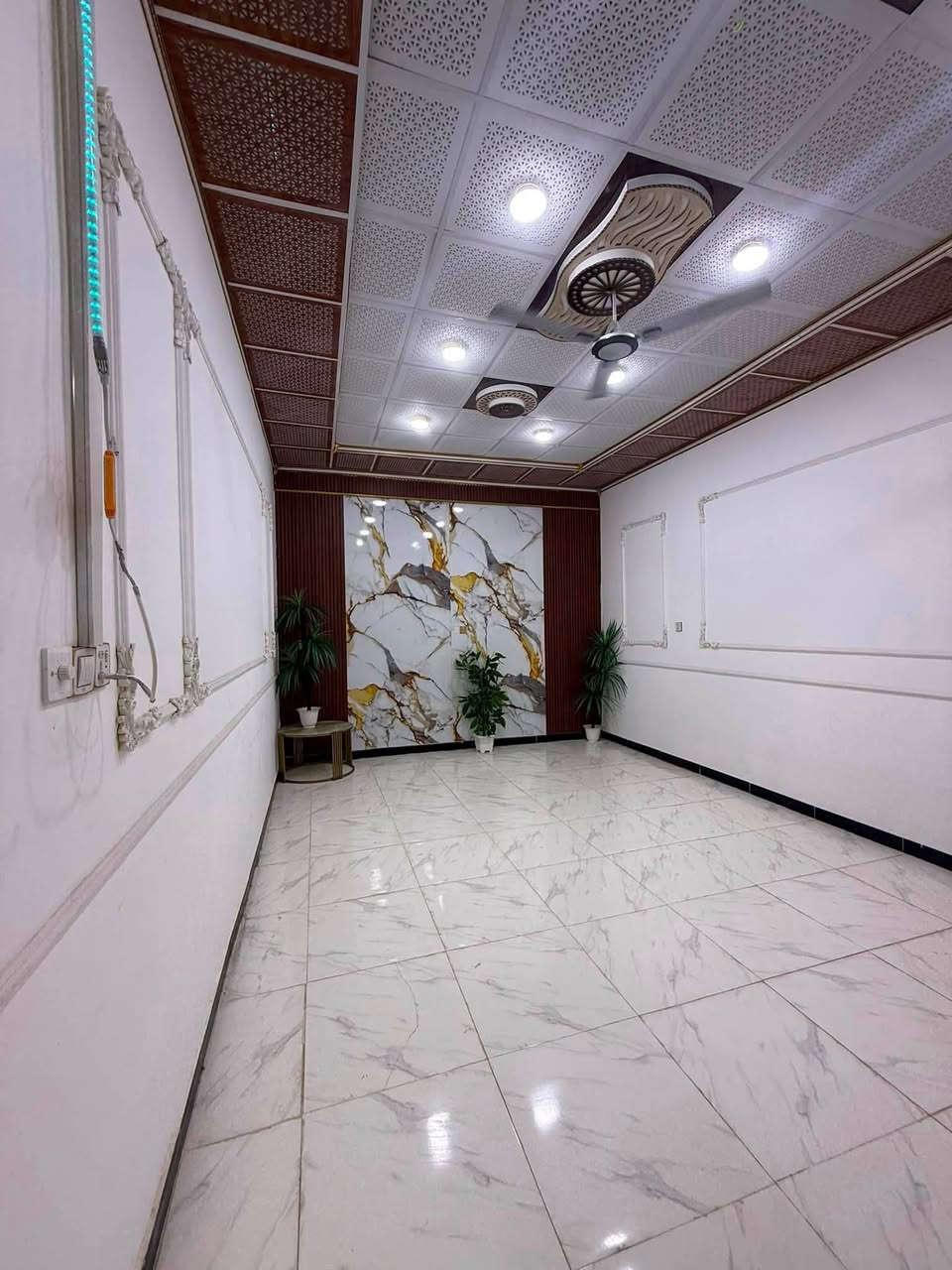 دار سكن للبيع بناء حديث 📍
المساحه 

200 م. طابقين كامل من كلشي تعال وسكن 

#على شارع تبليط ١٠ متر  

جميع الخدمات متوفرة 

و 

#ثالث بيت عن شارع الرئسي 

#موقع خرافي ماشاءالله 🤩  يحتوي البيت على اربع 4️⃣ #غرف نوم 

#و ديوان 

و #صالتين  و مطبخ 

و صحيات  داخلي و خارجي وكذالك صحيات بل طابق #الثاني 

و كراج سياره واسع و حديقه . العنوان البصره ابي الخصيب شارع الوسطي 

ثالث بيت عن شارع الوسطي 

وقف سني مسجل و كامل اصولي تجي انته و تتئكد بنفسك

#سعر البيت 103 مليون و قابل للتفاوض 

#لتواصل ***********#
