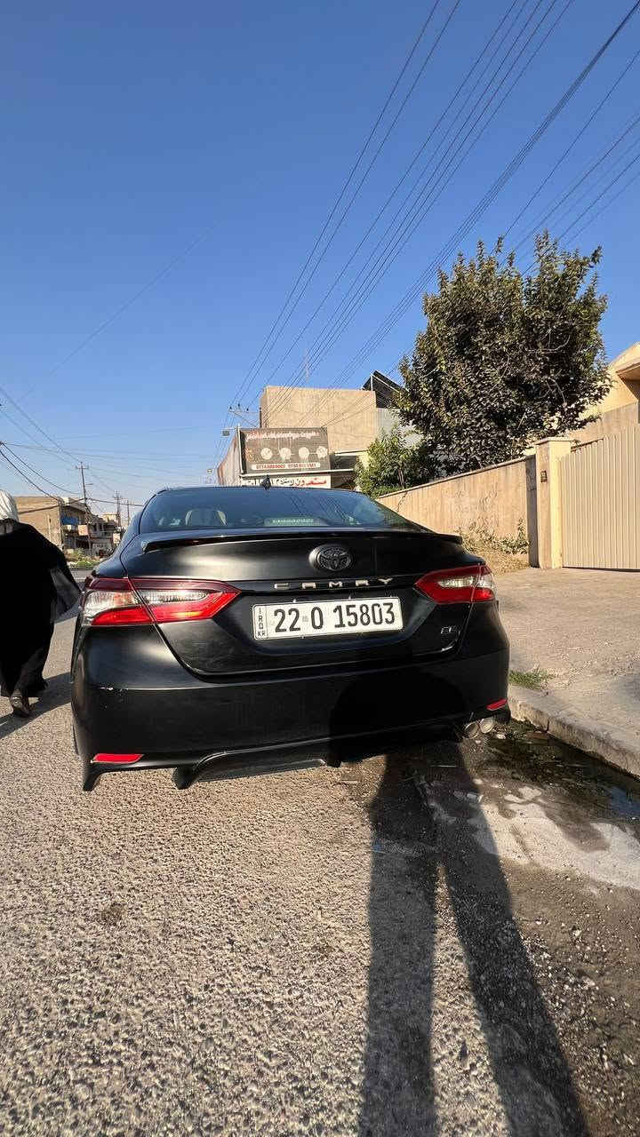 كامري 2023
لون اسود مغلفة ppf طافي 
مواصفات SE
ماشي 60000 محرك ممفتوح 
تحكمات ستيرن 
تبريد يخبل 
محرك 2500 المرغوب 4 سلندر 
إشارات بالمري 
تايرات جدد 
سنوية وهزة جديدة إلى 2031
شرط التحويل 
غرامات 350 
ضررها  جاملغ اليمين وقبق الصندوق بارد
وبيها طخة براس الشاصي 1 ملم لا مصلح ولا معدل ولا مكصوص 
***********
***********
