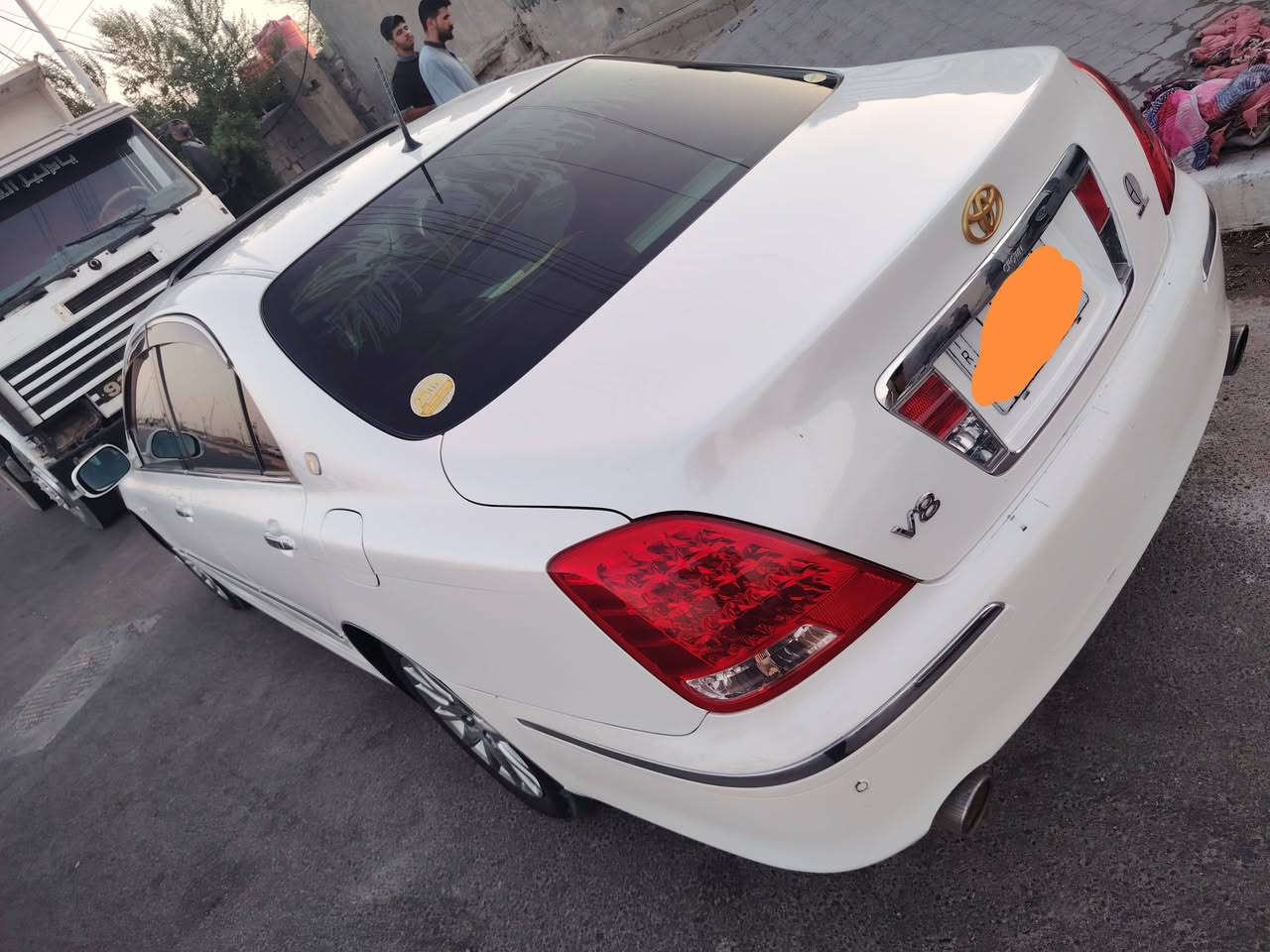 *للبيع كراون ماجستا 2004- بأسمي تحويل فوري* 🚗

*المواصفات:*
- *النوع:* تويوتا كراون ماجستا
- *الموديل:*2004
- *اللون:* [ابيض صدفي]
- *المحرك:* 8 سلندر- مكينة شرط
- *الكير:* اوتوماتيك شرط
- *التبريد:* تبريد امامي خلفي "رادار" + تبريد امامي ثلاجة باردة
- *الفتحات:* فتحة سقف 
برده خلفيه 
- *الدكم:* 5 دكم فول مواصفات
- *الحالة:* السيارة جديدة كلش، جاهزة، مابيها نقص ولا عطل
- *السنوية:*  وتحويل
- *الضمان:* مكفولة من كلشي كير مكينه حداديه عشرط شرعي اصوليات 

*مميزات اضافية:*
1.  *غرفه جديده كلش
2.  *شاصي اوكص مكفوله
3.  *تاير وبطارية* جدد
4.  *مسجل وشاشة* وكاميرا خلفية
5.  *حساسات + تحكم ستيرن* 

*الملاحظات:* سيارة كفاله عامه ع كل عيب 
السيارة ما بيها اي نقص، كلشي شغال 100%. تبريدها ثلاجة بالصيف، 
*] تواصل اتصال أو واتساب
*المكان:* بصرة زبير
*الاتصال:* [***********] ابو علي 

التحويل باسمي مباشر. تحويل ثاني يوم هزه جديده.
