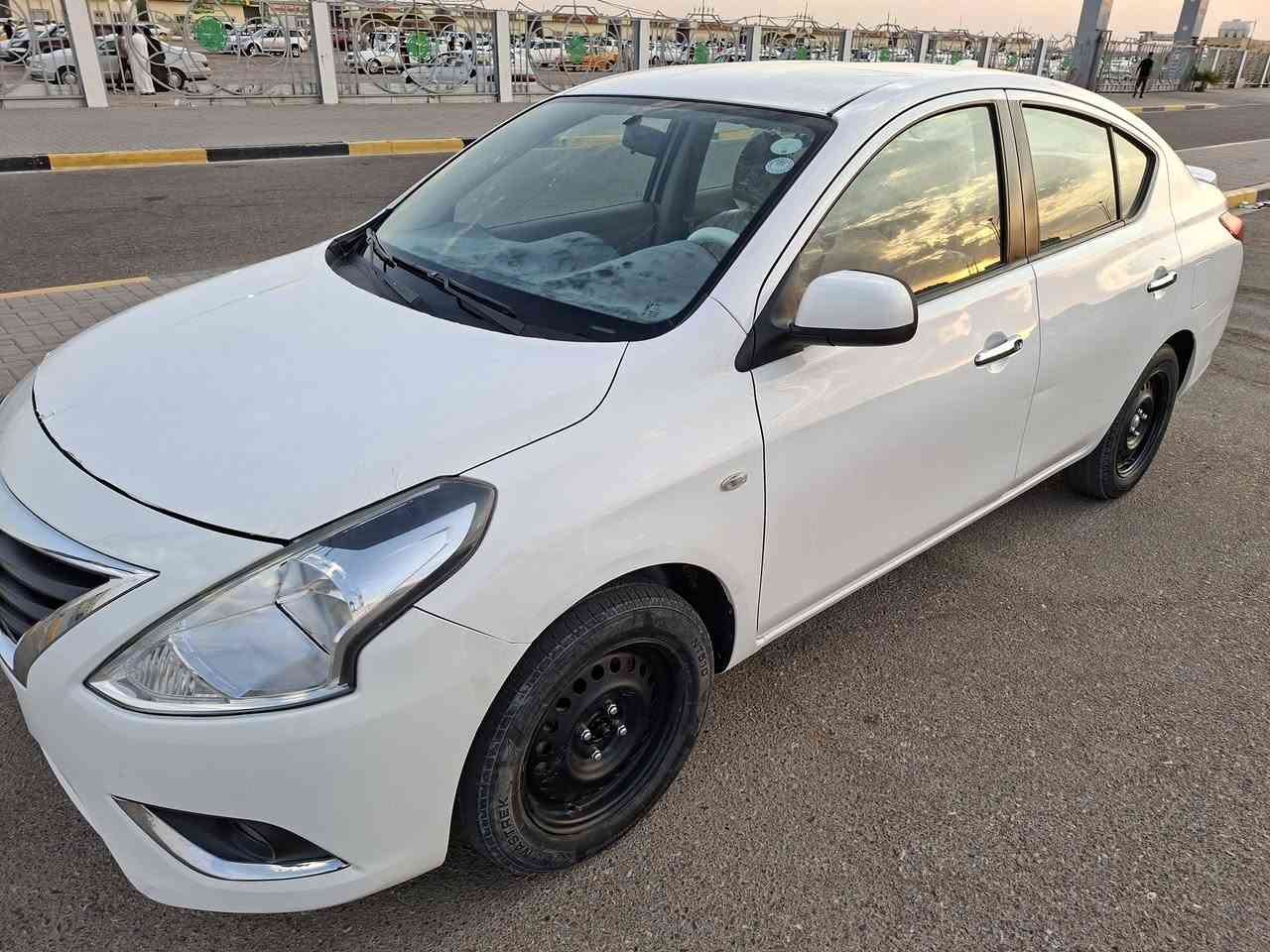 السلام عليكم
نيسان سني هندي ام البليته الزركه مديل 24 
السياره جديد بمعنه الكلمه كفاله عامه ماعده طخه بسيطه بجاملغ الامامي يم سايق مع رصعه يم الباب 
السعر ب 119 وبيه مجال قلليل 
شركه عبد الكريم شيخاني 
مكاني البصره الزبير.. 
رقم ***********
