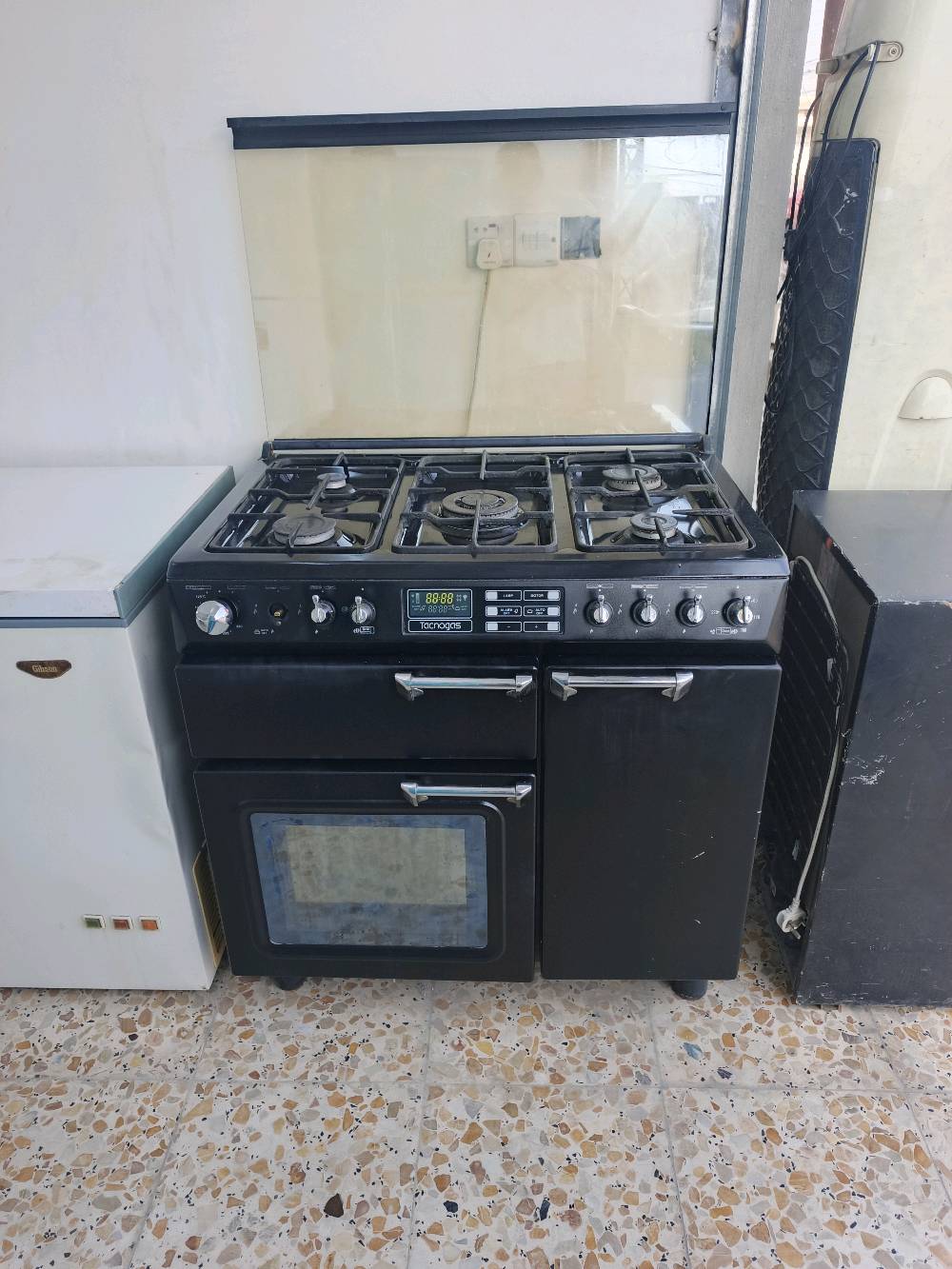 طباخ غاز وكهرباء • غسالات فول أوتوماتيك • زعفرانية