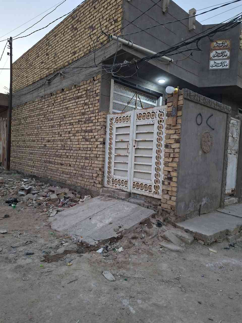 دار للبيع ركن ١٠×١٠ زراعي سند ٢٥  السعر ٥٥ مليون وبي مجال نادر الثالثه  حي السجاد  الاتصال بالرقم  *********** عرض الشارع  ١٠ متر
