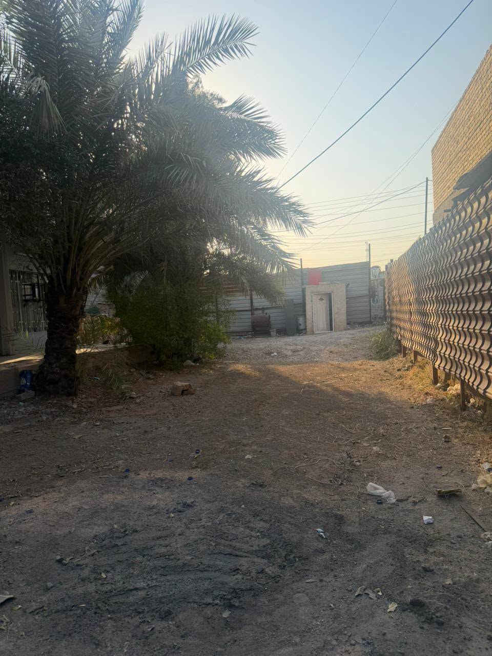 يالله    اعلان : عقار للبيع ( زراعي    في الزعفرانيه 

🔸 موقع العقار :  نهايه شارع المعهد قرب الشارع العام 

الدار قديم في زمن انضام يعني اصولي 
 

🔸 مساحة العقار : (400) 

🔸 جنس العقار : ,زراعي 

🏗 الدار يحتوي على بناء 150متر  استقبال صاله مطبخ 

صحيات غرفتين نوم 

طابق ثاني يحتوي على غرفتين نوم صحيات صطح كبير 

🏕 مع حديقه مساحه مساحه 250

للاستفسار يرجى الاتصال بلرقم او اتصال او واتساب 

***********

او مراجعه مكتب الاماكن للعقارات

