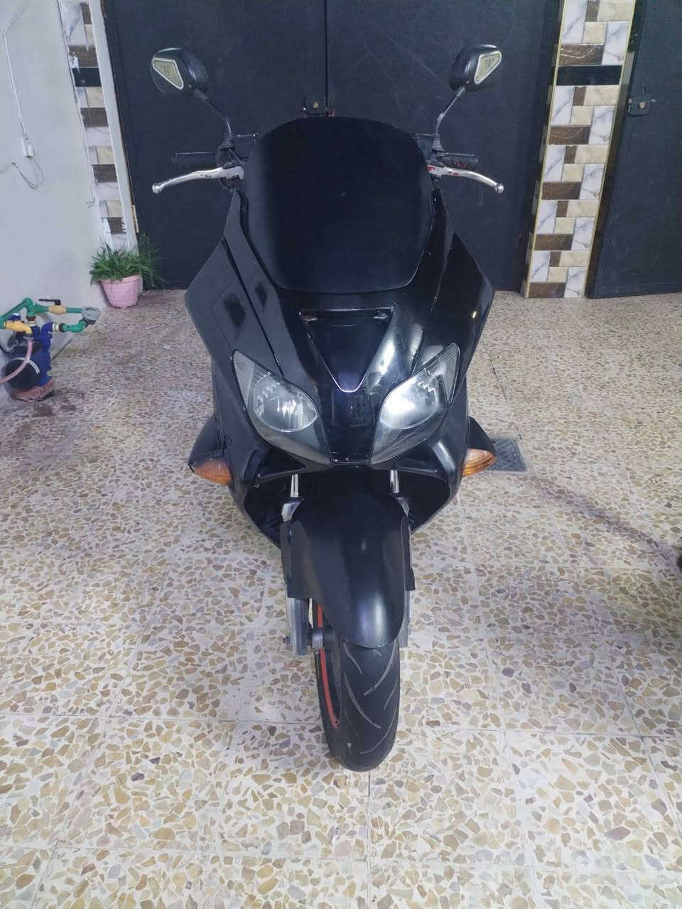 للبيع فورزه صفر ستا سعر 500 قفل  الرقم ***********

