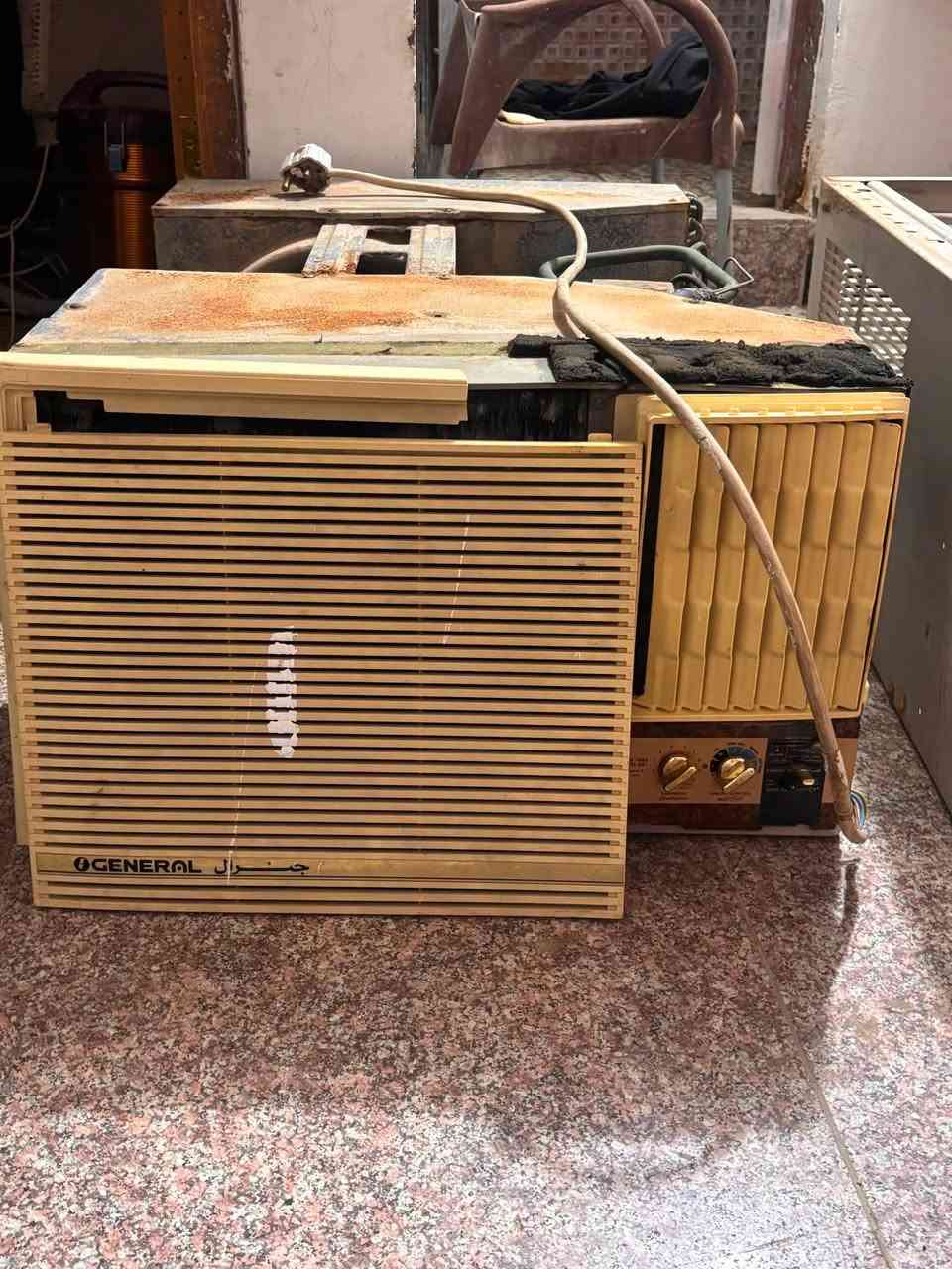مكيف جنرال ٢طن للبيع شغال شرط الفحل بس مرات يجمد فقط تجي وتشوفه بعينك
السعر ٢٠٠ قفل 
العنوان ذي قار مركز
***********
