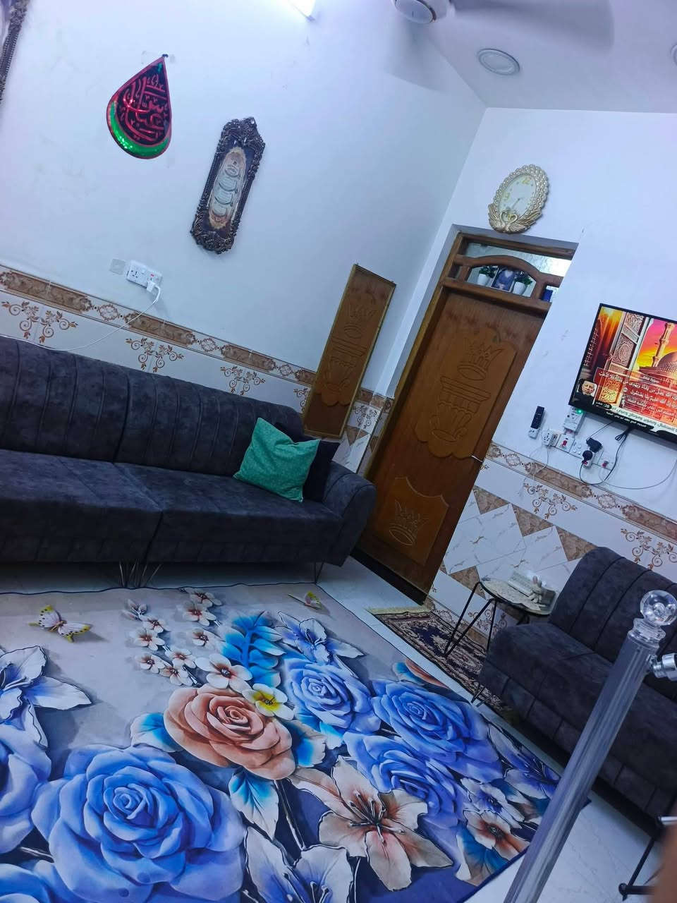 ياالله
سلام عليكم
البيت البيع طابو صرف
مساحه ((100)) متر بناء حديث
العرضات خلف أسواق فطومه مقابيل ساحه 
يحتوي على استقبال وصاله ومطبخ وغرفتين نوم 
صحيات داخليه صحيات خارجيه منور 
البيت نضيف كلش استفسار اتصل برقم
((,***********))
