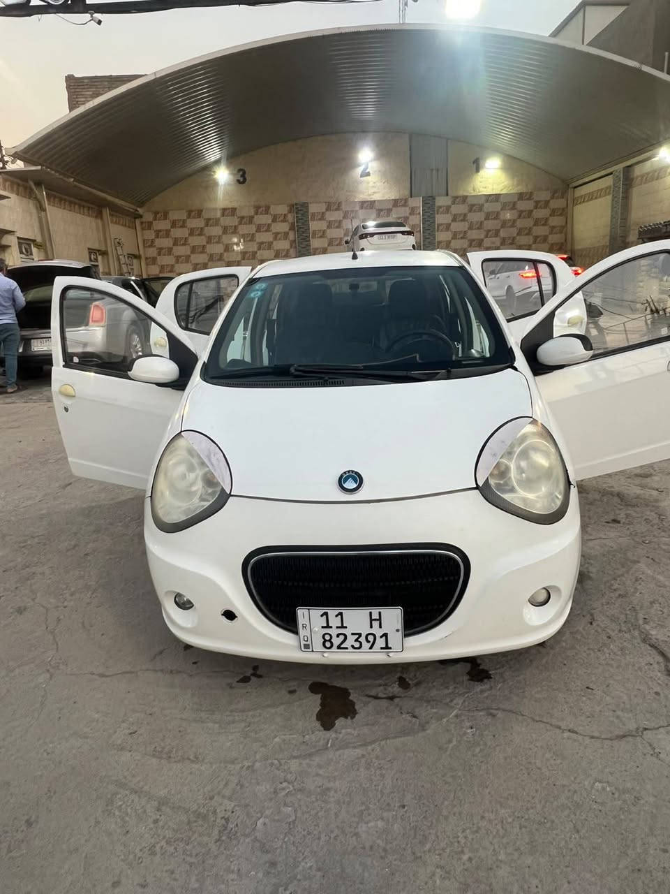 السلام عليكم 
جيلي باندا ٢٠١٢للبيع 
سيارة جديدة ومتعوب عليهة مال بيت 
مكينة جديدة 
كير جديد 
تبريد جديد 
صدر جديد 
باتري جديد 
فيت بم جديد 
سيارة مسويلهة إدامة قبل شهر 
السعر٤٨ بيهة مجال بسيط 
مكان السيارة بغداد الغزالية 
للستفسار ***********
