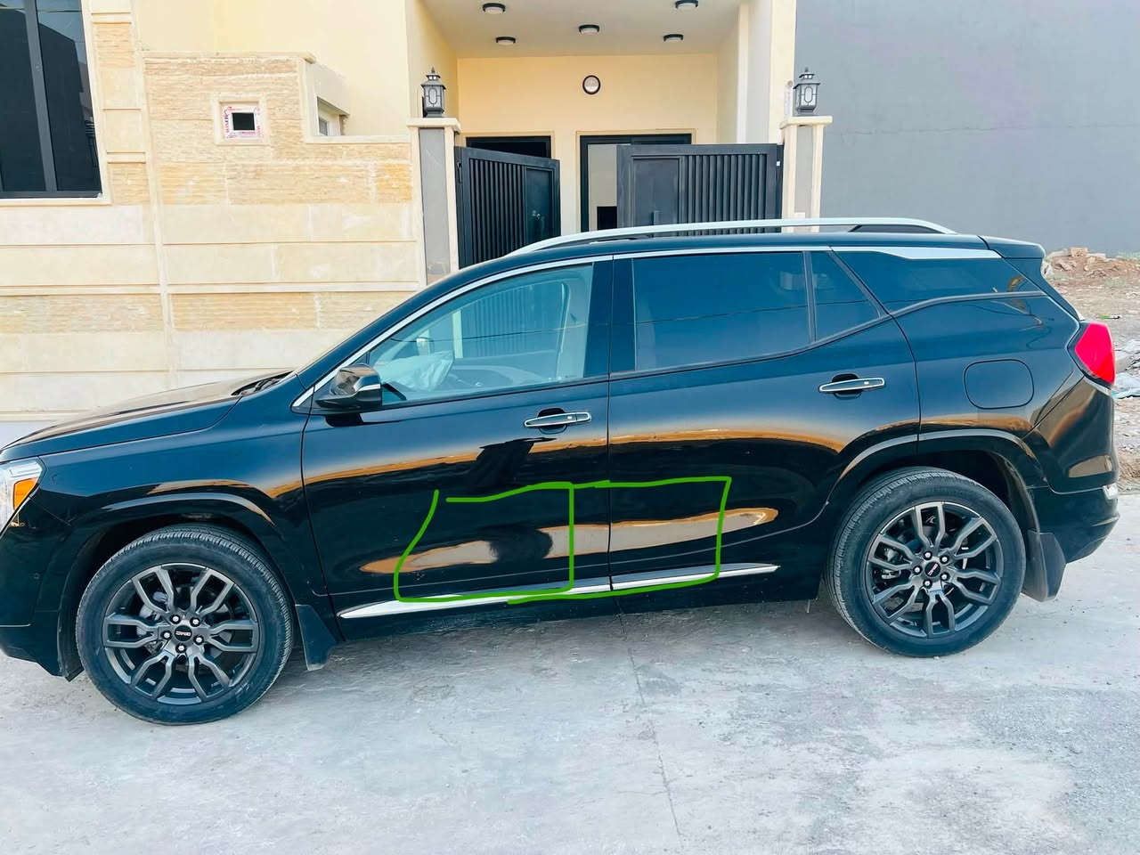 2024 GMC TERRAIN, DENALI
فولل مواصفات والسيارة زيرو ماشية 15 الف كيلو متر مو ميل
معروفه الفول 
فتحة سقف
بصمة ابواب مري شفط 
هاند بريك دكمه
قطعتين تبريد
صندوك ذكي
كشن كهرب
وبعد هواي مواصفات 
رقم دهوك 
حادثها مثل ما موجود بالصور بامريكا وصار بيها بالعراق شوية باب السايق وظهر السايق مثل ما موضح بالصورة
السيارة بالواقع احلى من الصور 
محرك 20 تيربو 
كير طيار
رقم دهوك
سعر 230$
للتواصل الاتصال على الرقم
*********** بي واتساب هم
