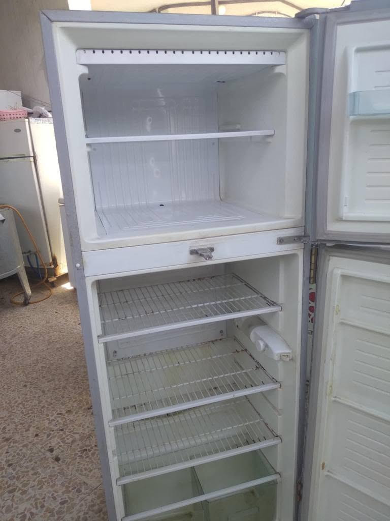 السلام عليكم ثلاجه نضيفه ما بية اي ضرر شغاله شرط الشغل تبريد فول ثلاجه 16 قدم ما داخله تصليح ابد نضيفه عنوان ابو رمانه العوفيه يم حسينيه الرسول الشراي يتصل على رقم *********** عمارة, ميسان
