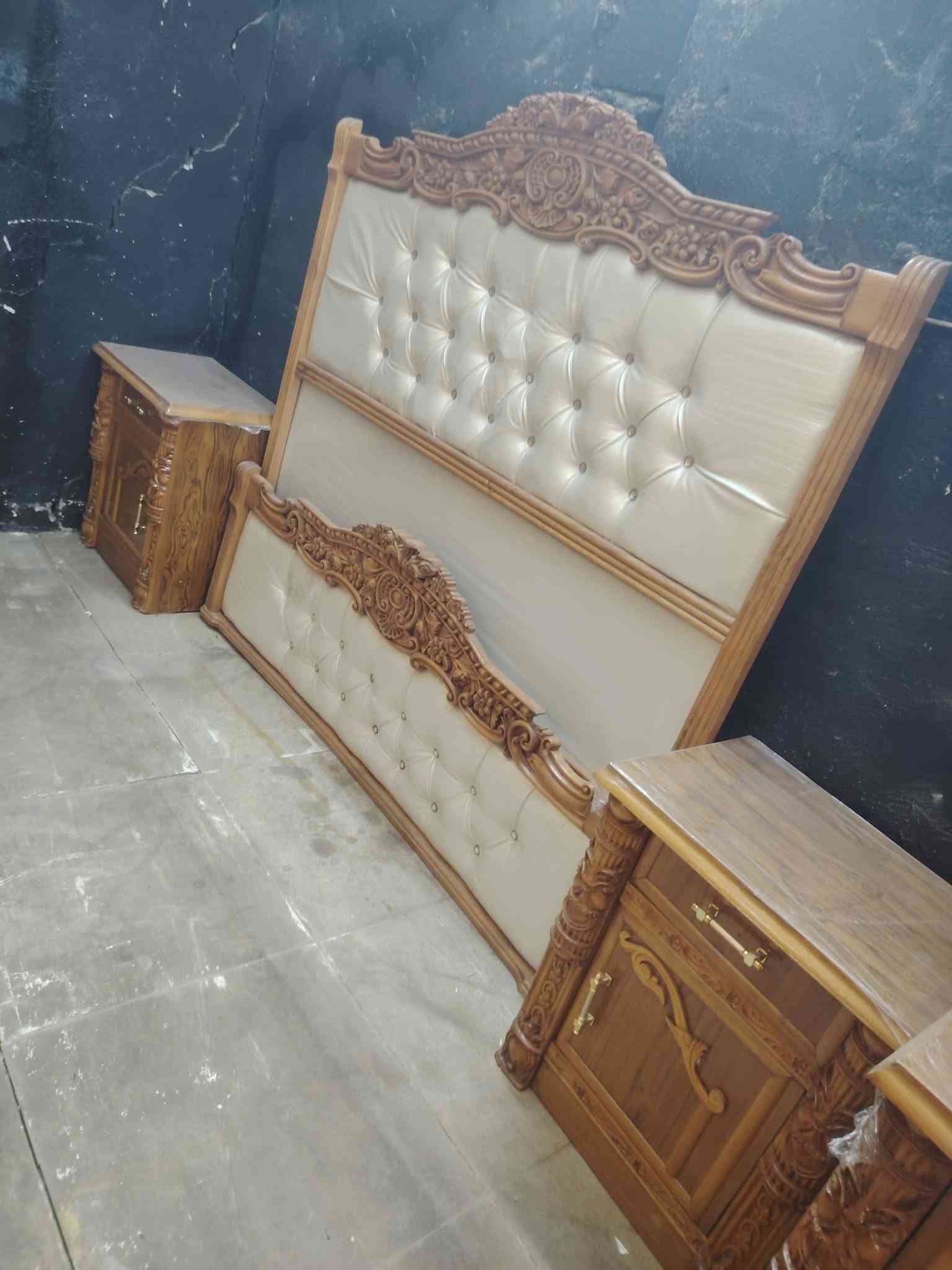 غرفة ٦باب محلق تزكام خارج داخل صاج الوجه كلة ٥ملم والداخل صاج٤ الوجه كلة زان مصري غرفة اخت الجديدة مابيها اي ضرر زاويا كنتورية برتفاع الغرفة كلها زان مصري مكان بغداد فلكة حي النصر يوجد توصيل ***********سعر مليون و٤٠٠
