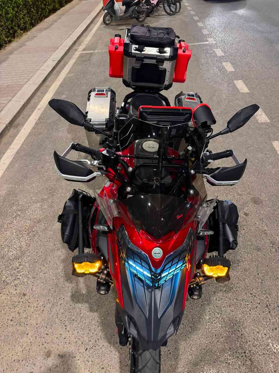 دراجه trk502ccايطالي 
دراجه ماشيه 30000
رقم اربيل سنويه بسمي شرط التحويل 
مزوده مصروف عليها اكثر من 500 دولار 
درع تفصال 250 الف 
بلاجكتورات ثلاث ازوج اكثر من 200 دولار 
لايت زينول 
وشم صناديك 
شاشه زايد كامرات امامي خلفي 
جنط تزويد 
صندوك عده المنيوم 
جلاكانات ترحال اصلي 
الدراجه موديل 2024
جاهزه اطلع اتري عل بصره 
السعر 58 وبيها مجال قليل

‭+964 773 966 7982‬
***********
