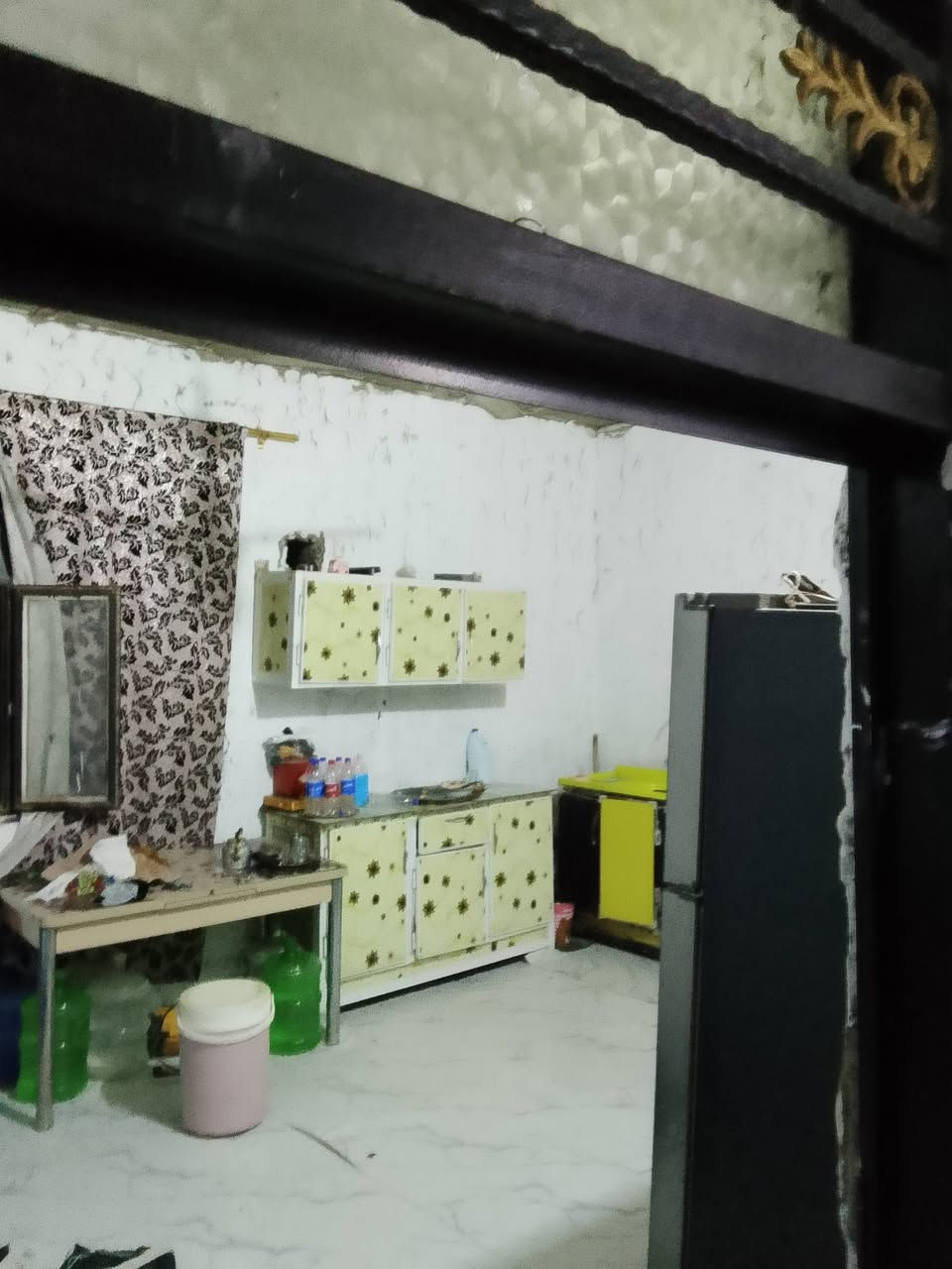 بيت 330م سند 25 بي وصل تطويب بلدية غرفتين نوم صالة استقبال مطبخ صحيات مناور كراج ساحة خلفية 100متر مقابل نزلة شيخ سامي خلف الطاقة جهة نزلة السريع تبعد عنه 100م بناء 2022
الاتصال ***********
