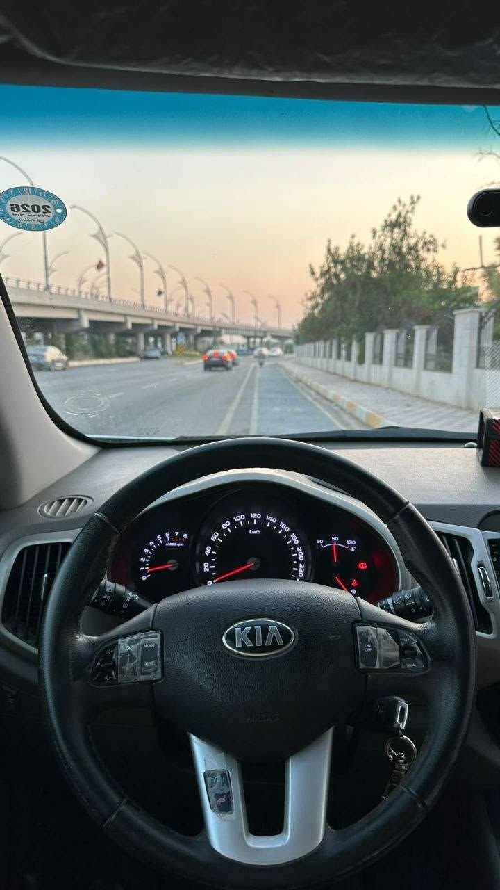 السلام عليكم ورحمة الله وبركاته 
سيارة للبيع 
النوع :- (kia shortage ) كيا سبورتج 
الموديل :- خليجي 2015 
السيارة خالية من الصبغ والسونار كما موضح في الصور 
عداد السير :- 122.000 الف
نص مواصفات 
رقم السيارة :- سليمانية 
السنوية مدة نفاذ السنوية لغاية 2031 
تحتوي ايضا بطاقة بانزين 
الموقع :- كركوك 
لمن يرغب في الشراء يرجى مراسلتي عبر الرقم الاتي :- *********** كركوك, العراق
