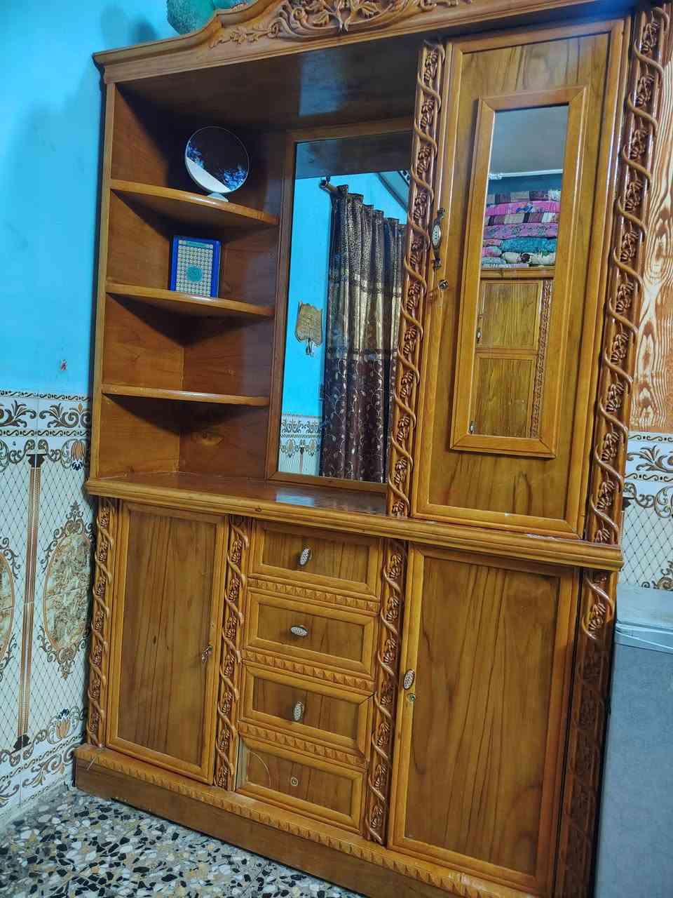 غرفه نوم صاج البيع مكان بغداد  سعر ٩٠٠ وبيها مجال غرفه جديده ماخذها قبل ٨ اشهر 1800 رقم المبايل ***********
