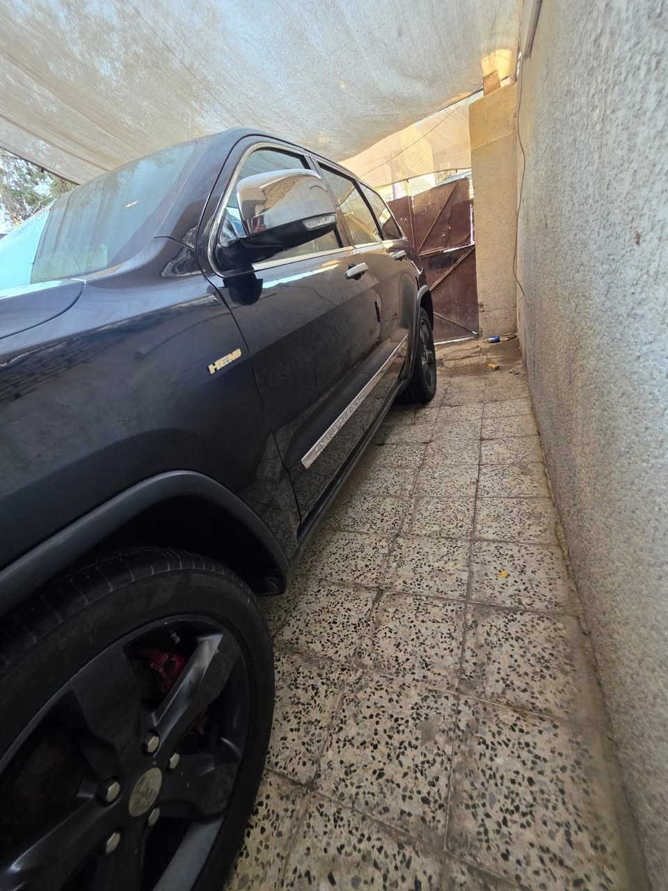 جيب شيروكي هيمي ٢٠١٢ اوفر لاند محرك 5700  وگير جيدجدا صدر أمامي خلفي وتخم تاير وغرفته نظيفة جدا دوشمه كشنات وكاعيه جديده جنطه كهرباء رادار دمام بلادي كامره خلفيه بلادي بانوراما ويل كب رياضي حجم 20 تبريد قطعتين ثلج بصمه تشغيل وبصمه باب تشغيل  وفتح الجنطه عن بعد التبديل والصبغ مثل ماموضح بسونار السعر 130ورقه رقم بغداد انكليزي بأسمي العنوان بغداد الكرخ الاتصال على الرقم *********** بلازَحمه زحمه لم ارد على الفيس

