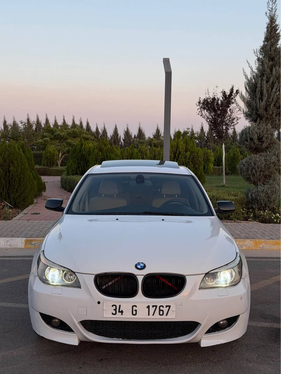 BMW 525i 2007 چاوبرۆ
مەکینە نۆزڵ کورتی مەرخوب
سەیارەکە بڕاوەی دوبەیە بەڵام تابڵێی توندو.تۆڵە هەیکەلی زۆر جوانە ڕەسمەکان وازحە مەکینە.و گێڕی بە شەرت نەکراوتەوە کارەبایی و تەقەو ڕەقەو هەموو بەشرت تەبرید لەگەڵ سلفا چوار تایەی لۆکی حەفتەیەکە بۆ بەستراوە سەیارەکە ناوی لۆکە لە دەری پاکترە هەموو گیانی ئیش ئەکات قەپات مواصفاتە 
بەسمە-سڵاید- ۳ پەردە کوشن کارەبا و کوشن خەزن فۆڕمیکا
سەلاجە و شاشە و خۆی چێکی خۆی ئەکات سعری 52 گەڵاو مەجالێکی زۆر کەم شوێن سلێمانی سەیارەکە کۆدی نییە و حازرە بۆ کۆد کردن ماڵی مەدەنی بەشەرت *********** السليمانية, العراق

