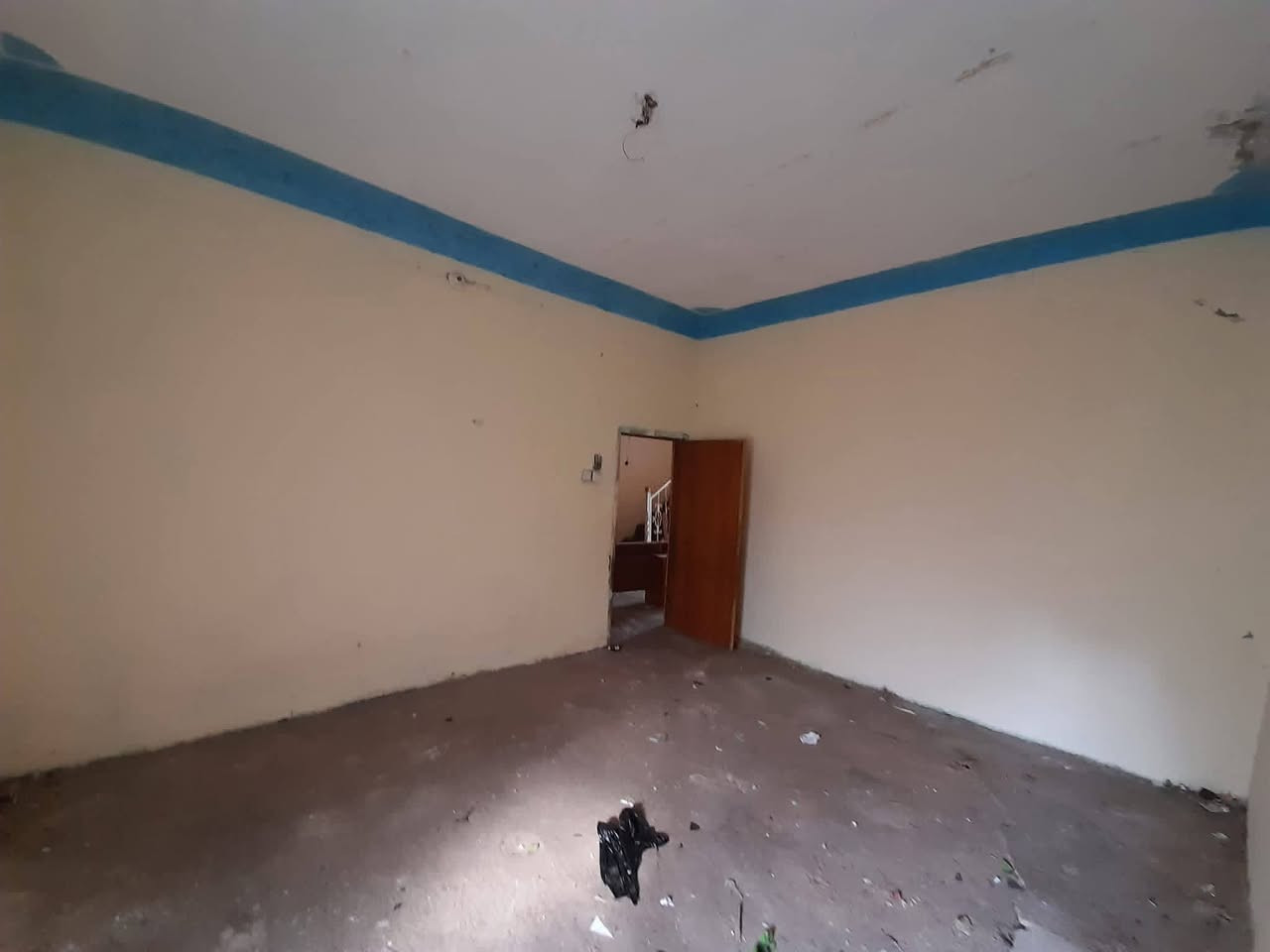 بيت زراعي للبيع إقرار محكمه المعالي مقابل المدارس الصينيه نزله المستوصف
التفاصيل //
المساحه 500 متر 
 3 غرف نوم ومطبخ وصاله ومجمع صحيات  
وبراني 9×4 متر معزوله عن البيت مع مجمع صحيات  
البناء بلوك السقف عكاده
الخدمات ماء وكهرباء بالباب

السعر 45 مليون 
***********
