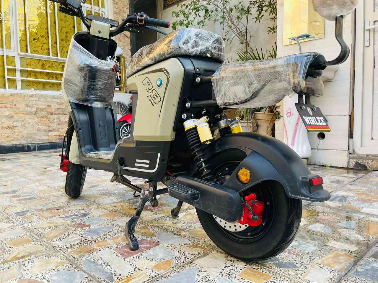 السلام عليكم
للبيع دراجه R8 
2026
5 بطاريات ونلي 32 أمبير 60 فولت 
ملف 2000W حقيقي
نضام P بارك 
نضام R رجوع للخلف 
لايت عالي ناصي 
بريك امامي خلفي دسك
السعر 425 وبيها مجال 
المكان بغداد الجديده 
للاستفسار ***********
