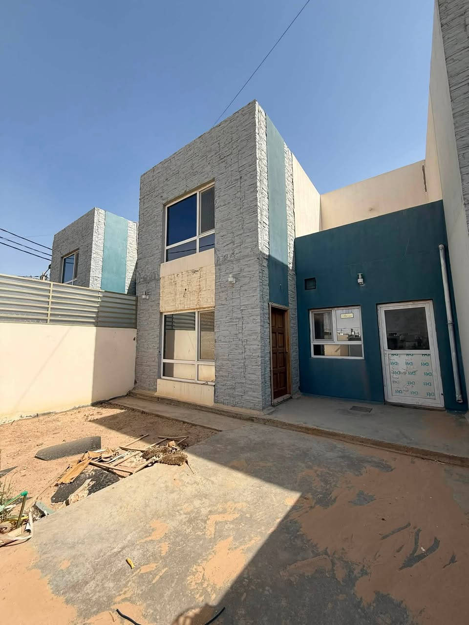 دار سكن حديث
محافظة النجف الأشرف 
مجمع قرية الغدير الثانية 
مساحة 150 متر طابقين مرحلة اولى على حديقة عامة ومدرسة حكومية واتجاه الدار شمالي رقم الدار B.10/H.15
الدار فارغ وجاهز للسكن فوراً والملكية طابو مُلك صرف سند حُر والبيع نقداً فقط
السعر 160 مليون دينار مع المجال
الراغب بالشراء ولمعرفة التفاصيل اتصل على الرقم
***********
