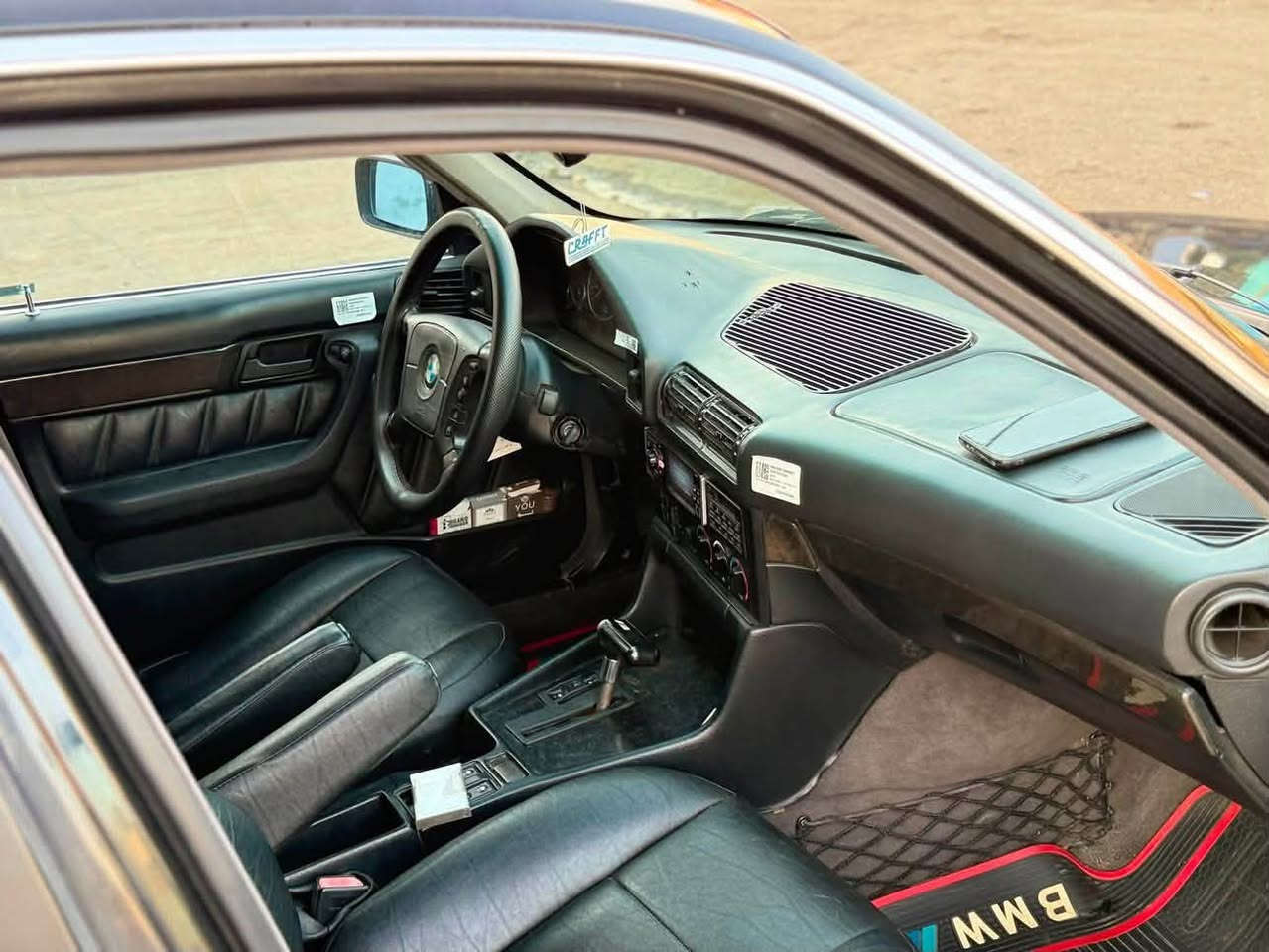 سلام عليكم

BMW525 مسكر فول مواصفات 

(بيع فقط)

موديل 95 اصل

سياره حيل حلوه احلى من الصور 

كير ومحرك شرط 

تبريد قطعتين ثلج 

طخم تاير نضيف 

صدر امامي خلفي فوك النص عمر 

وايرمنيه كلها شغاله 

ضفاير نضيفه ما مجطله 

لايت زينون

مصبوغه جماليه فقط

باقي التفاصل موضحه بل صور 

مكان السياره موصل 
سعر 65
اخي اذا ما تعجبك اعبر المنشور كلمن بل يصرفله 

0***********

نص مكتوب في الصور:
- @.y_.m