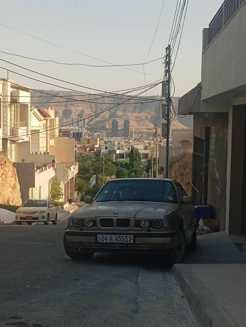 بي ام موديل 1993 حجم525  كبس كير توماتيك كيرو مكينه شرت تحويل وه كاله شرت  سعر 42  مجال *********** دهوك, العراق
